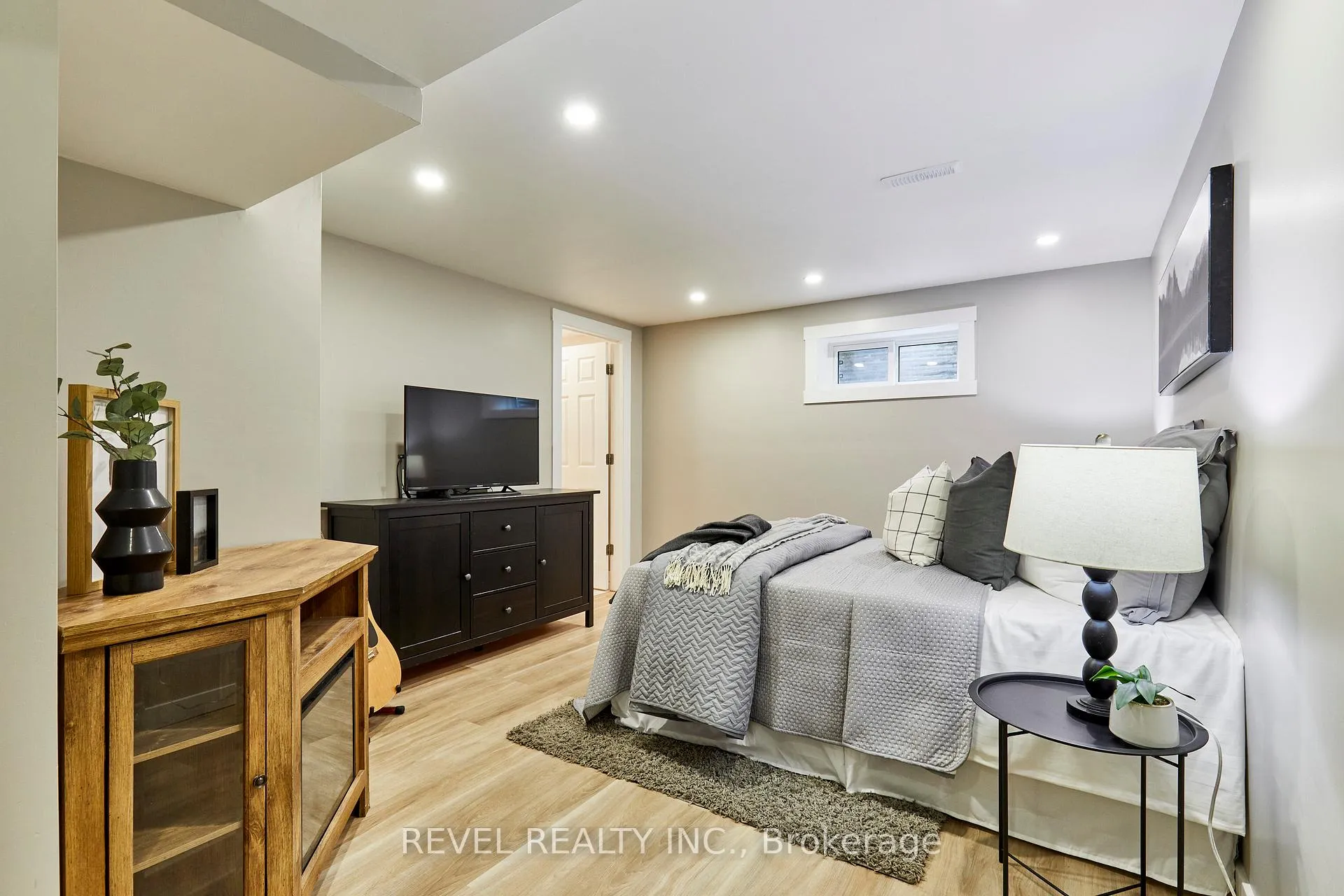 Photo 23 of 80 Clover Ridge Drive E, Ajax, South East — HOMEH