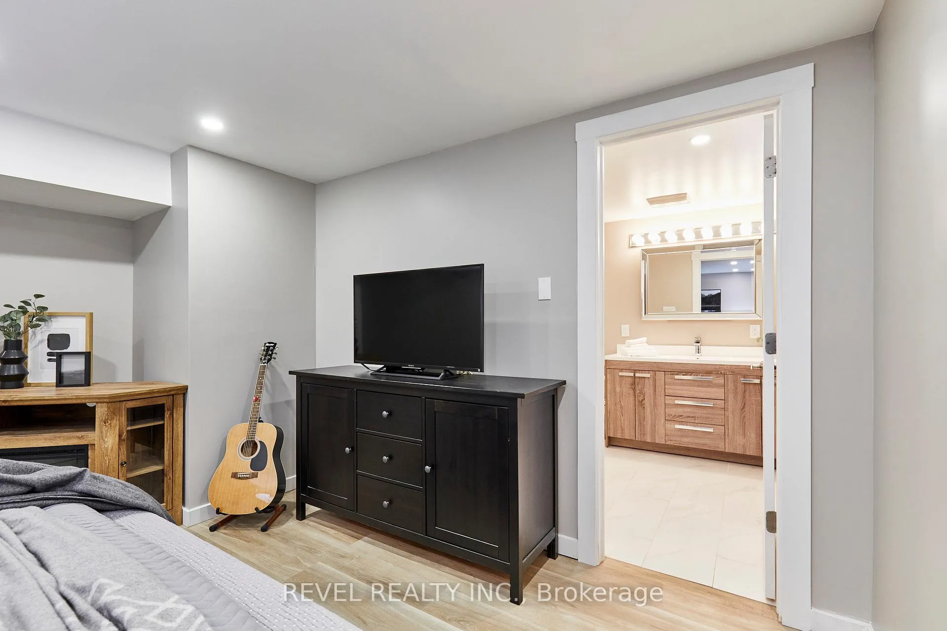Photo 25 of 80 Clover Ridge Drive E, Ajax, South East — HOMEH