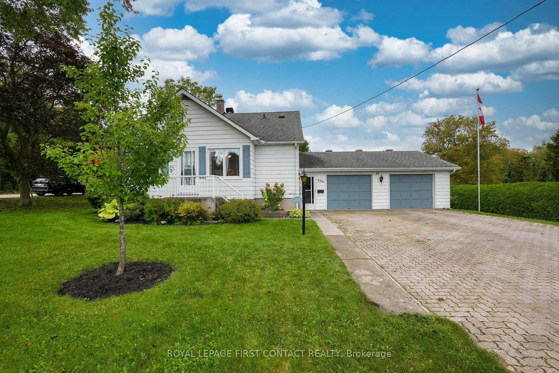 Photo 2 of 204 Dominion Drive, Clearview, Stayner — HOMEH