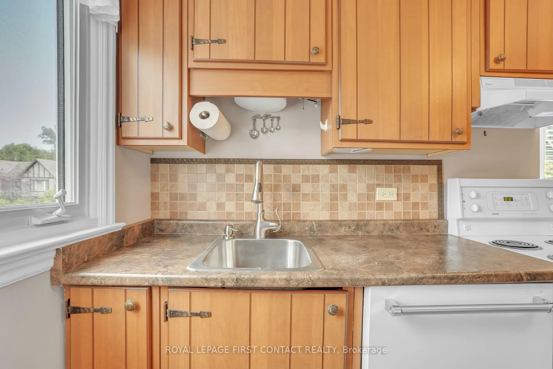 Photo 11 of 204 Dominion Drive, Clearview, Stayner — HOMEH