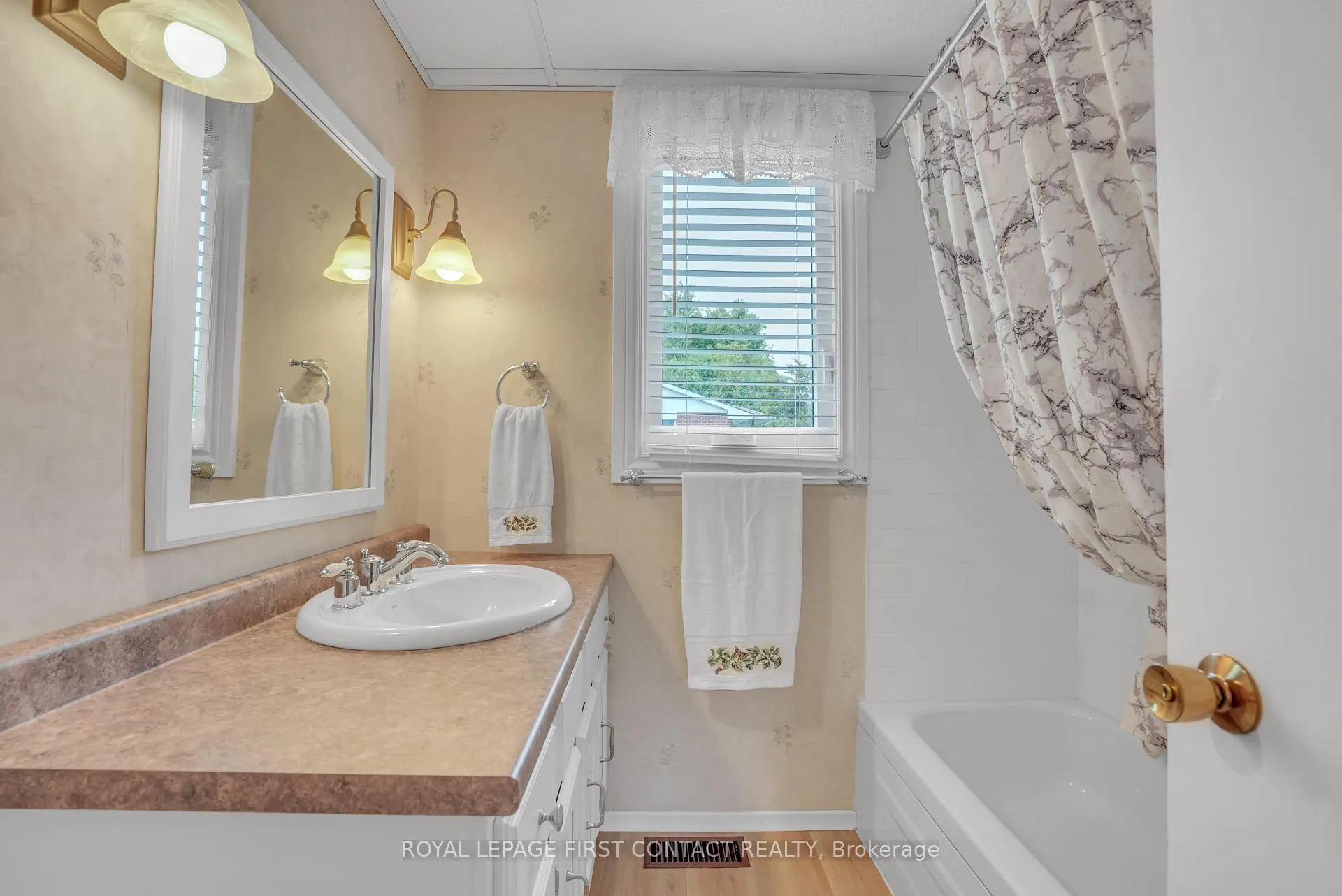 Photo 22 of 204 Dominion Drive, Clearview, Stayner — HOMEH