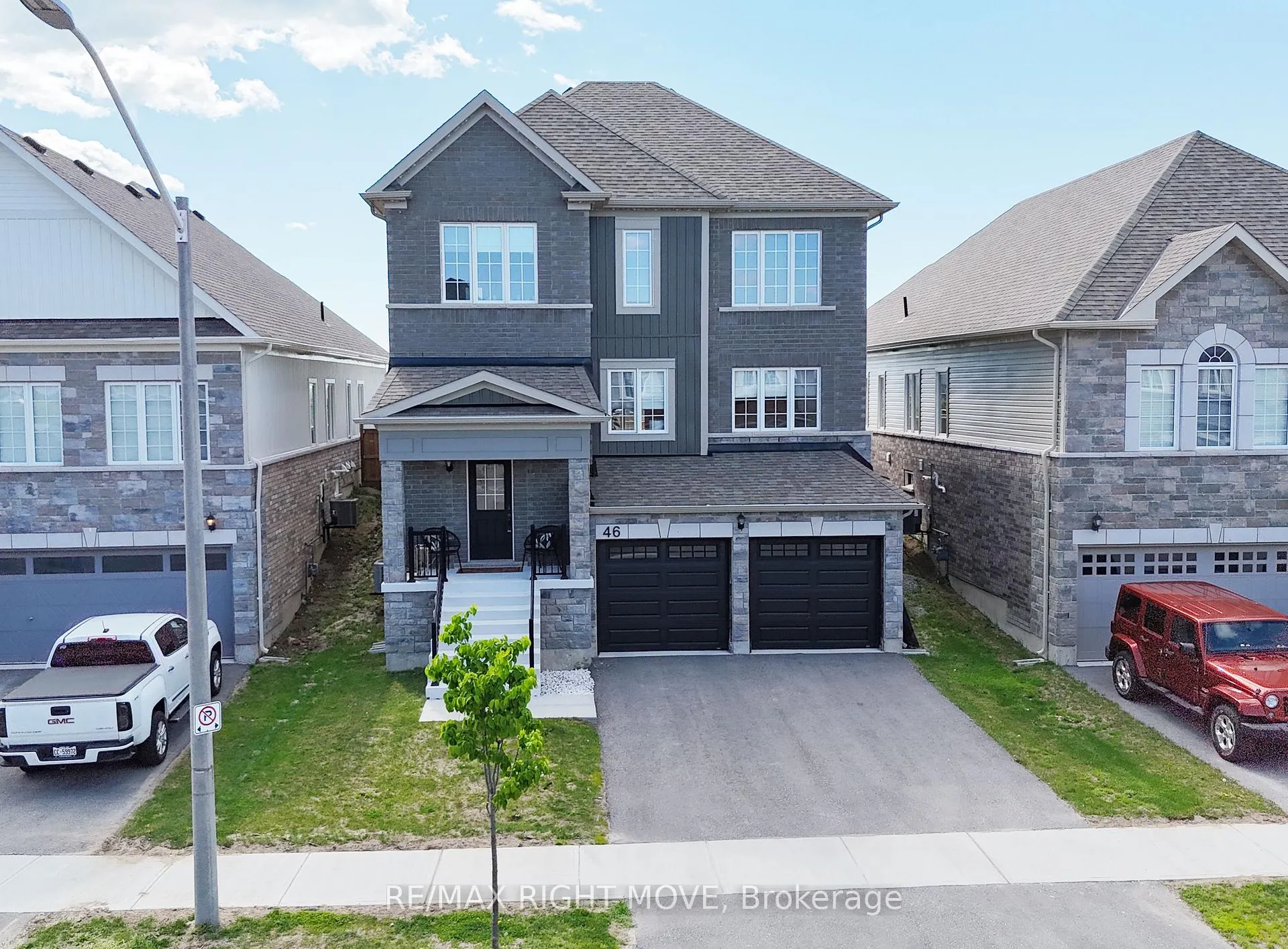 Photo 2 of 46 Atlantis Drive, Orillia — HOMEH