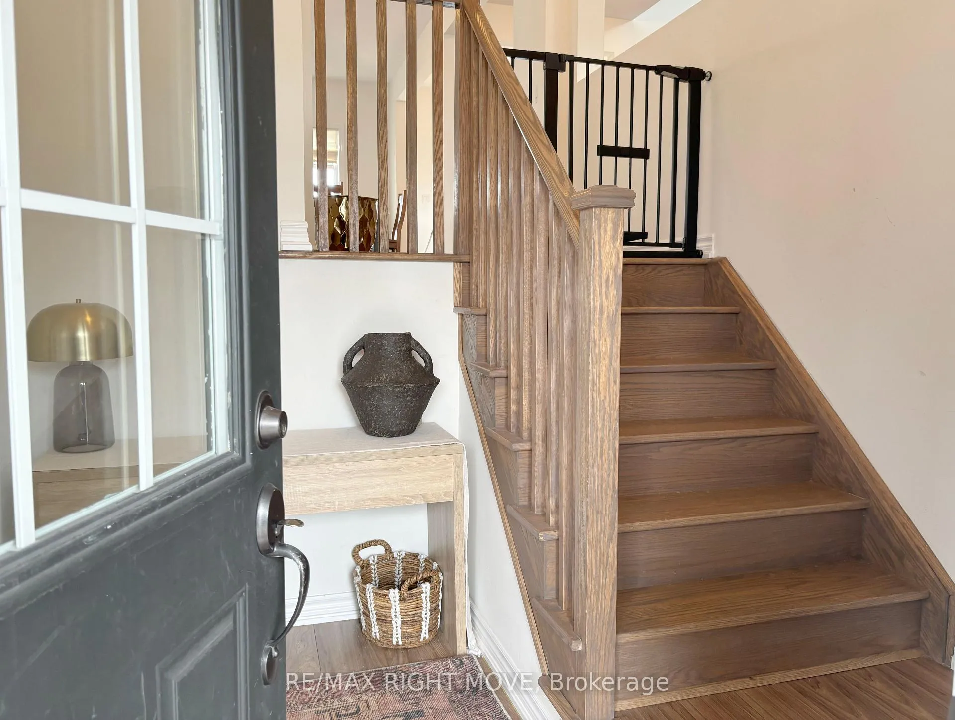 Photo 3 of 46 Atlantis Drive, Orillia — HOMEH