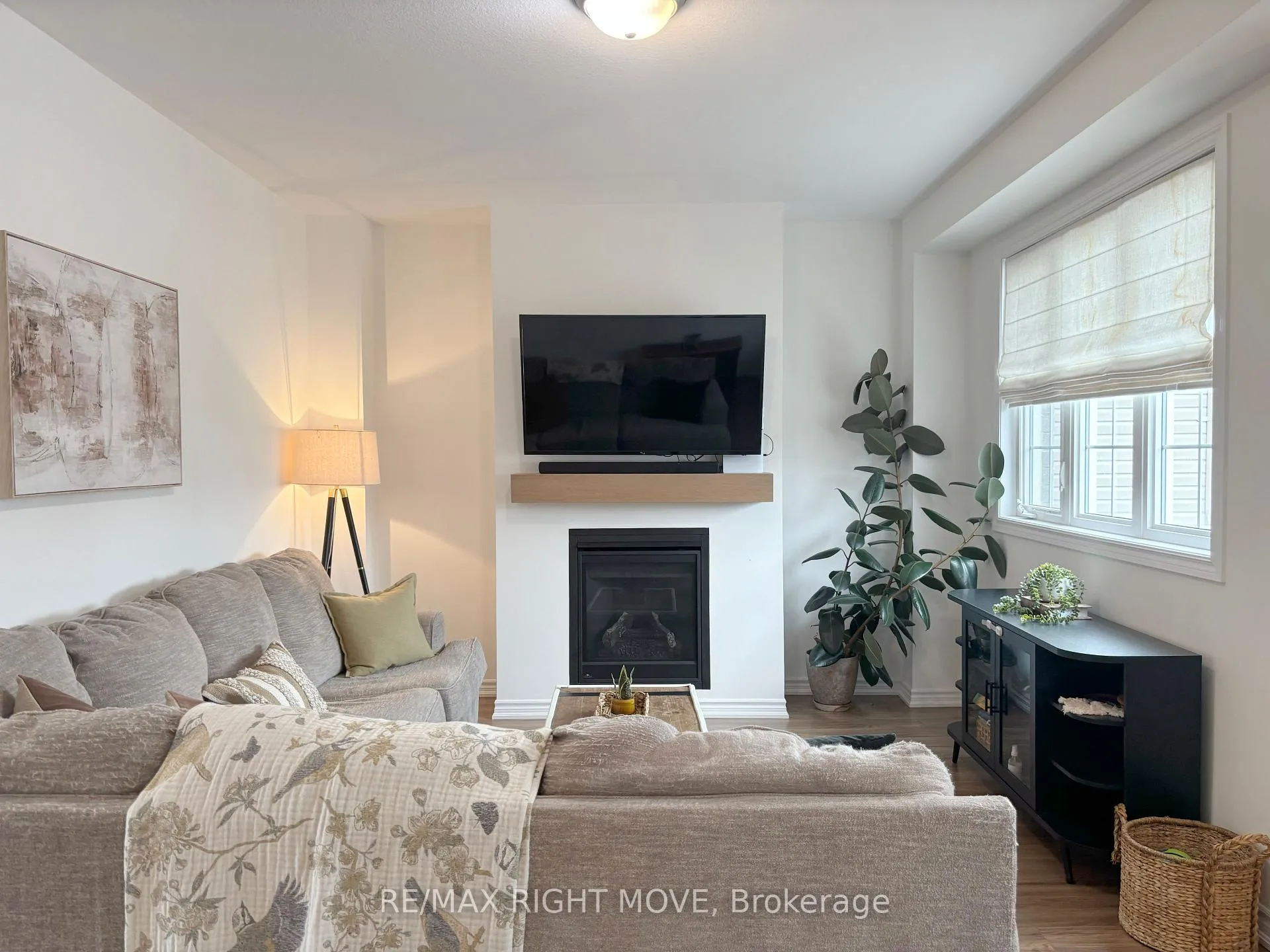 Photo 5 of 46 Atlantis Drive, Orillia — HOMEH