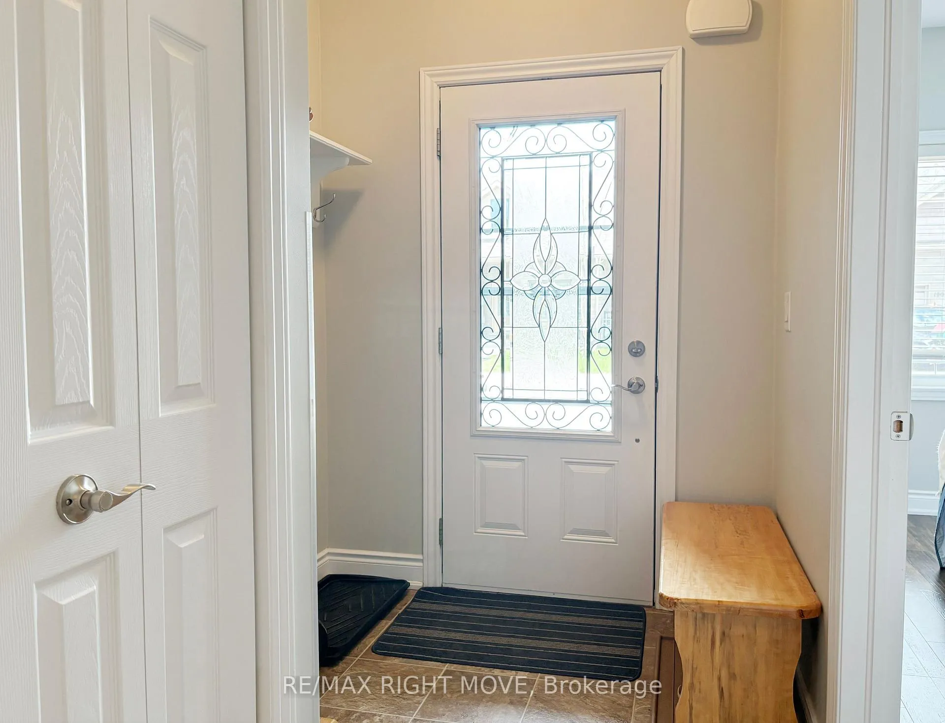 Photo 2 of 195 Lucy Lane, Orillia — HOMEH