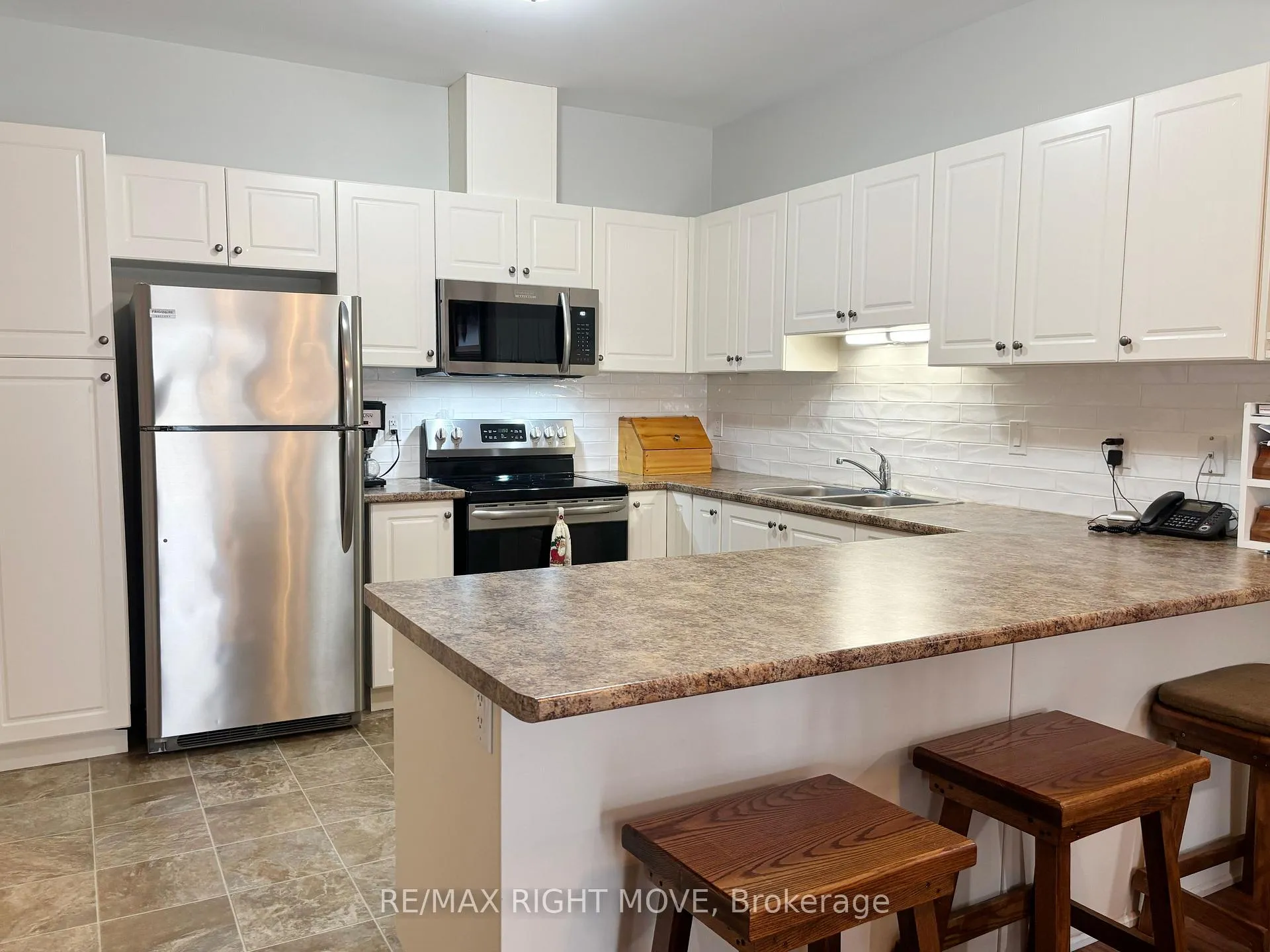 Photo 7 of 195 Lucy Lane, Orillia — HOMEH
