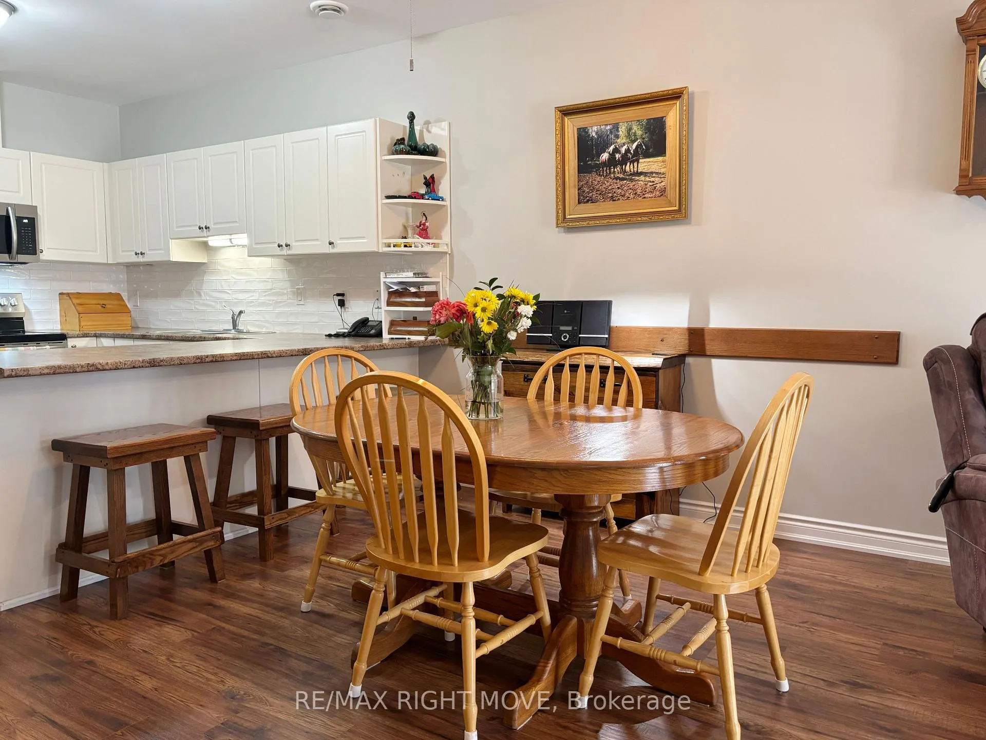 Photo 8 of 195 Lucy Lane, Orillia — HOMEH