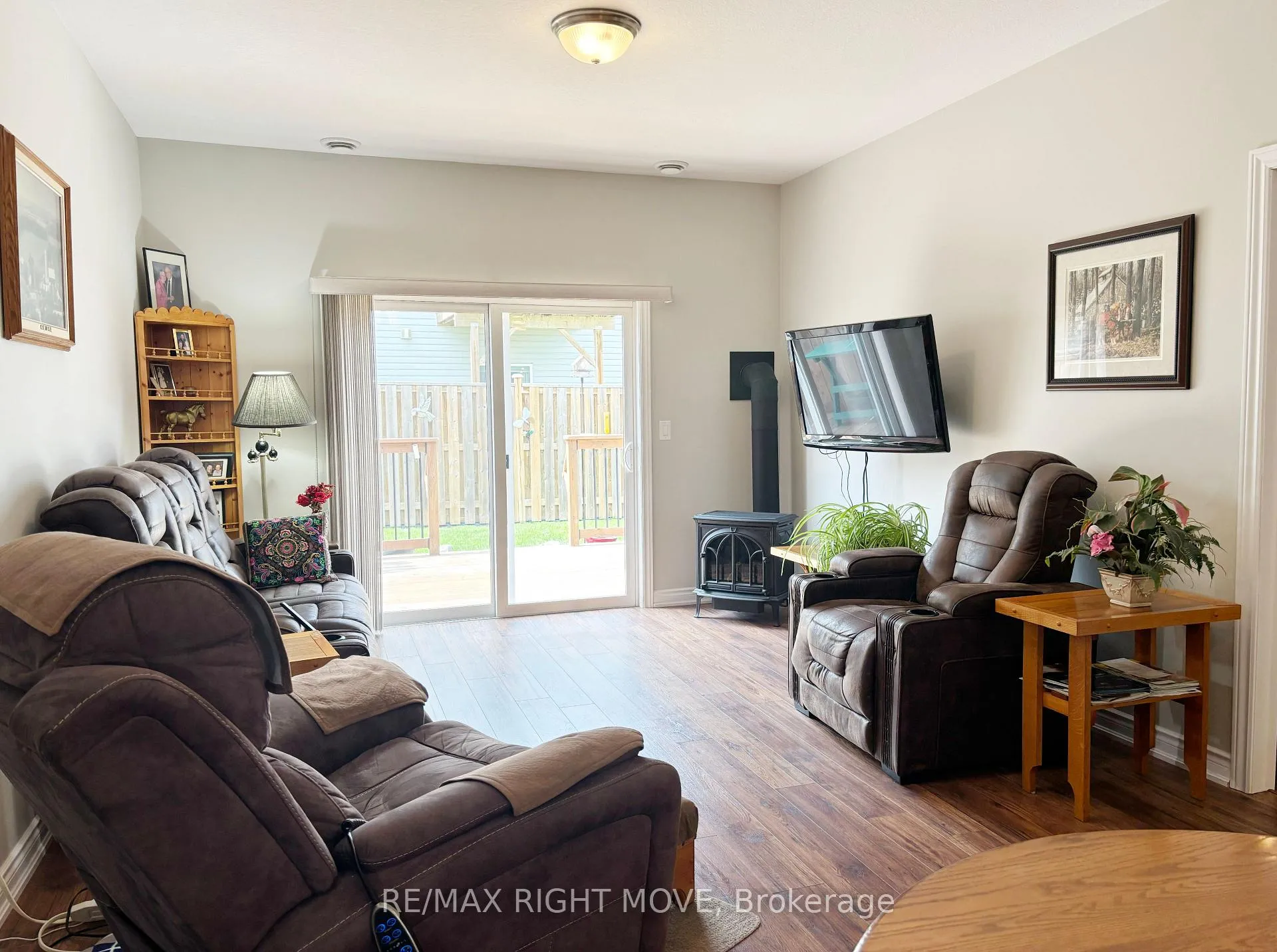 Photo 11 of 195 Lucy Lane, Orillia — HOMEH