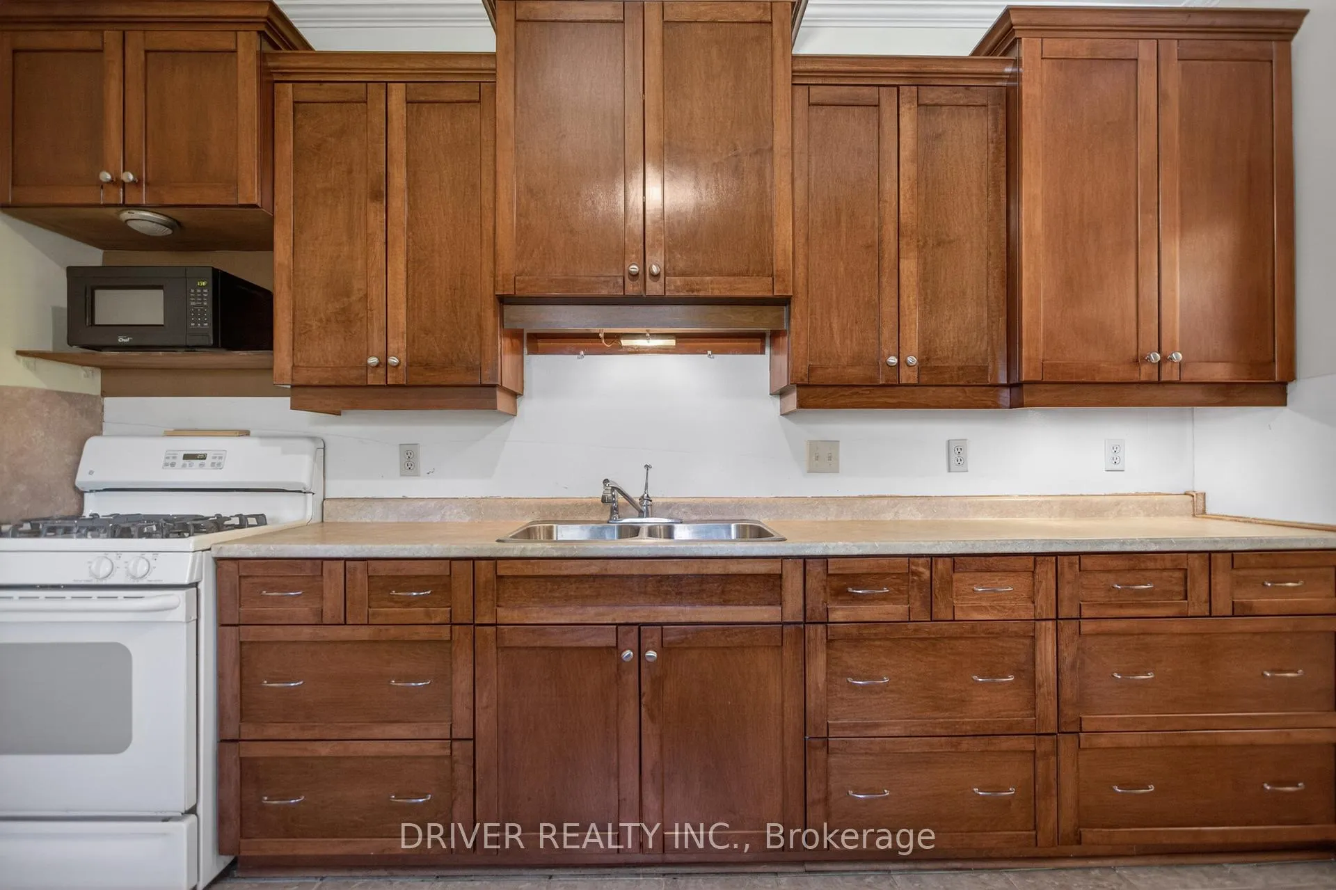 Photo 9 of 230 Alma Street, St. Thomas — HOMEH