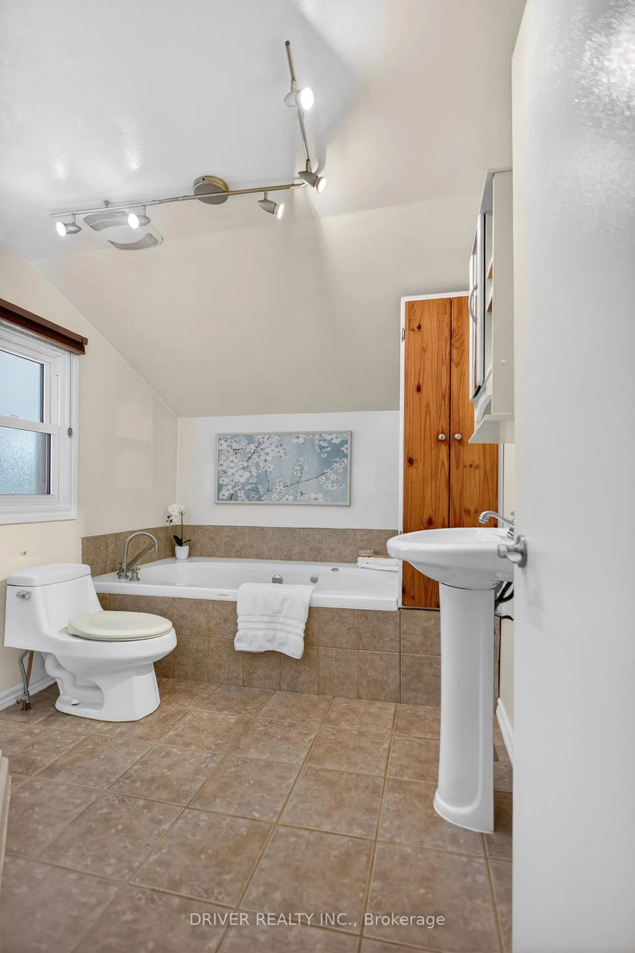 Photo 14 of 230 Alma Street, St. Thomas — HOMEH