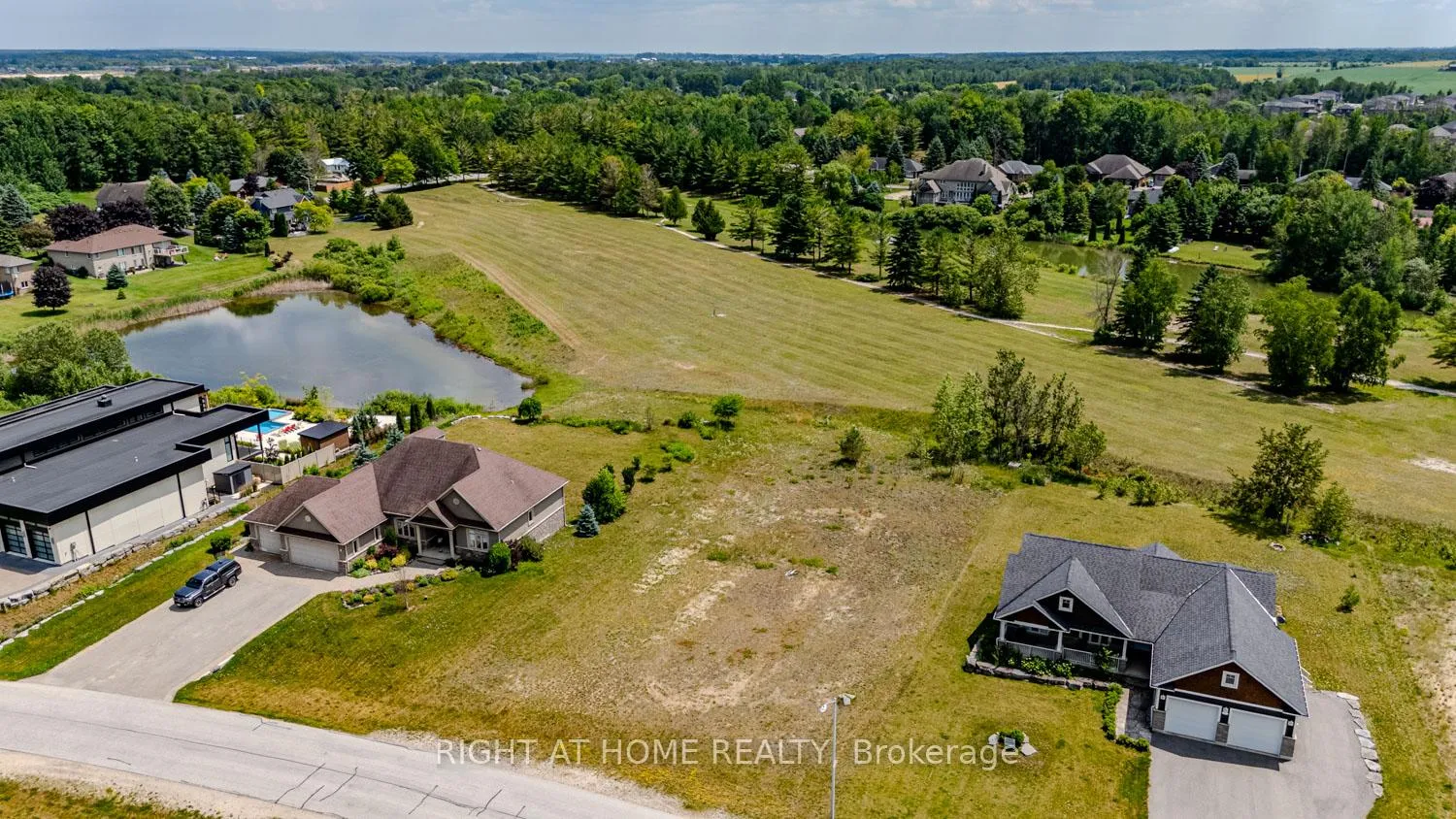 Photo 1 of 8 Deanna Drive, Wasaga Beach — HOMEH