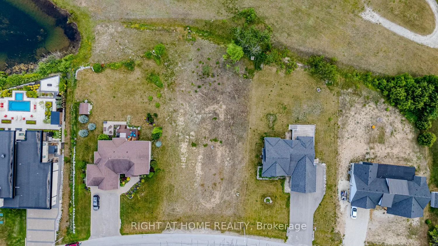 Photo 3 of 8 Deanna Drive, Wasaga Beach — HOMEH