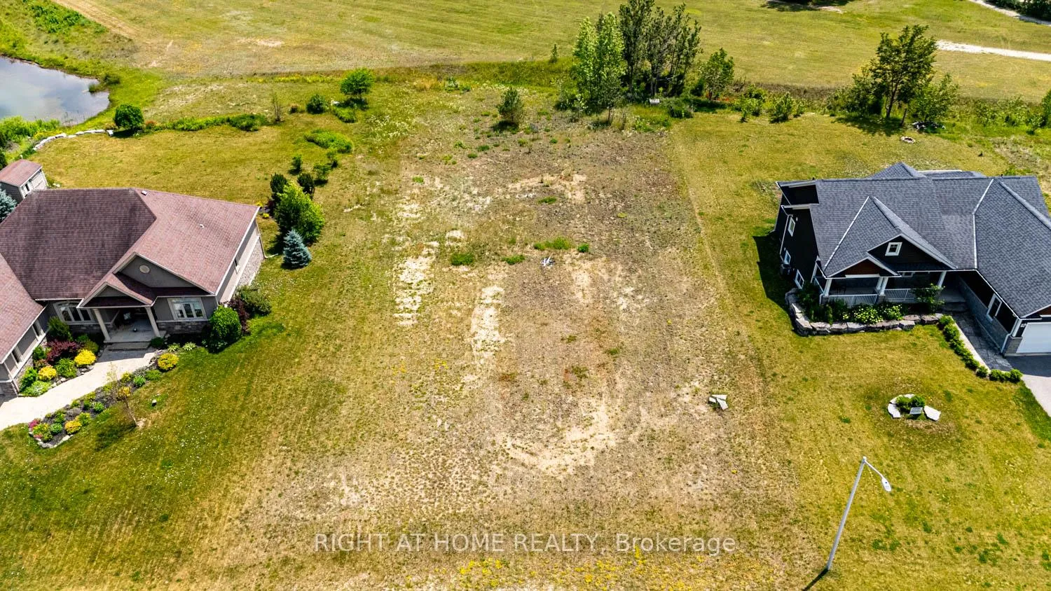 Photo 4 of 8 Deanna Drive, Wasaga Beach — HOMEH