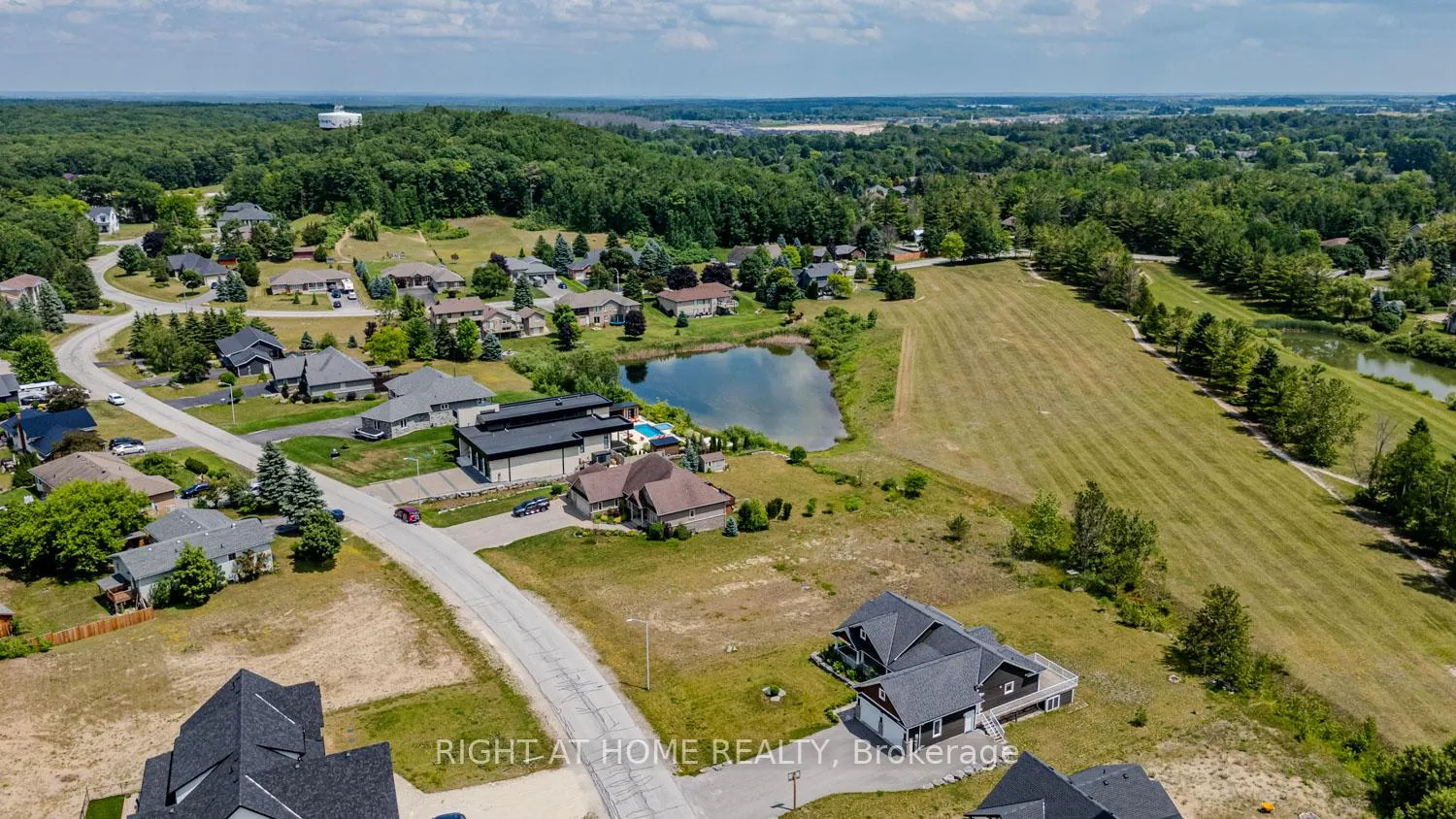 Photo 6 of 8 Deanna Drive, Wasaga Beach — HOMEH