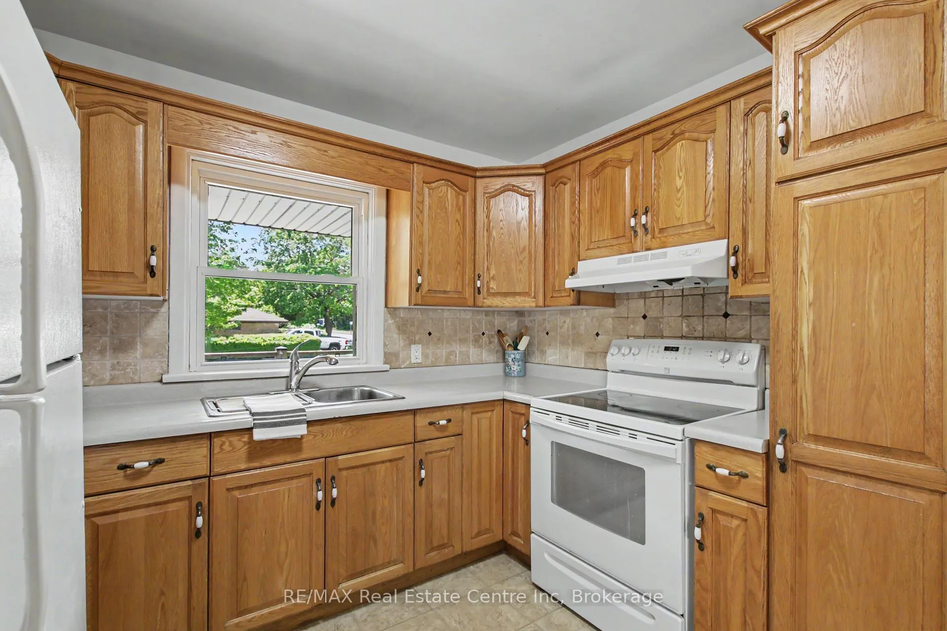 Photo 6 of 17 Campion Avenue, Guelph, Exhibition Park — HOMEH