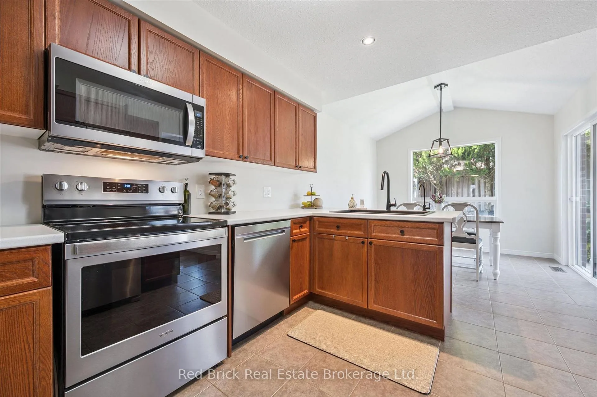 Photo 16 of 28 Davison Drive, Guelph, Grange Road — HOMEH