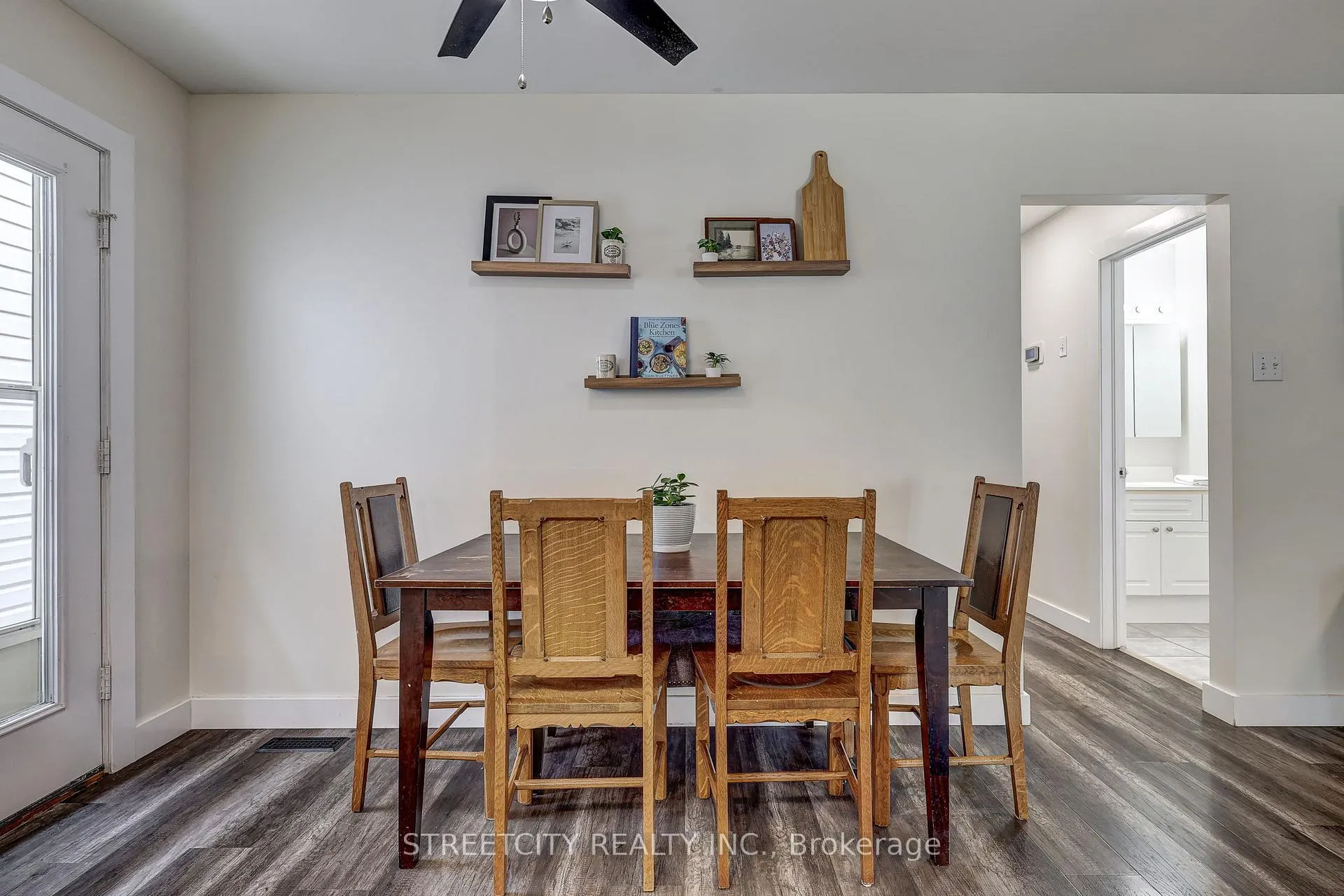 Photo 9 of 247 Exmouth Circle, London, East I — HOMEH