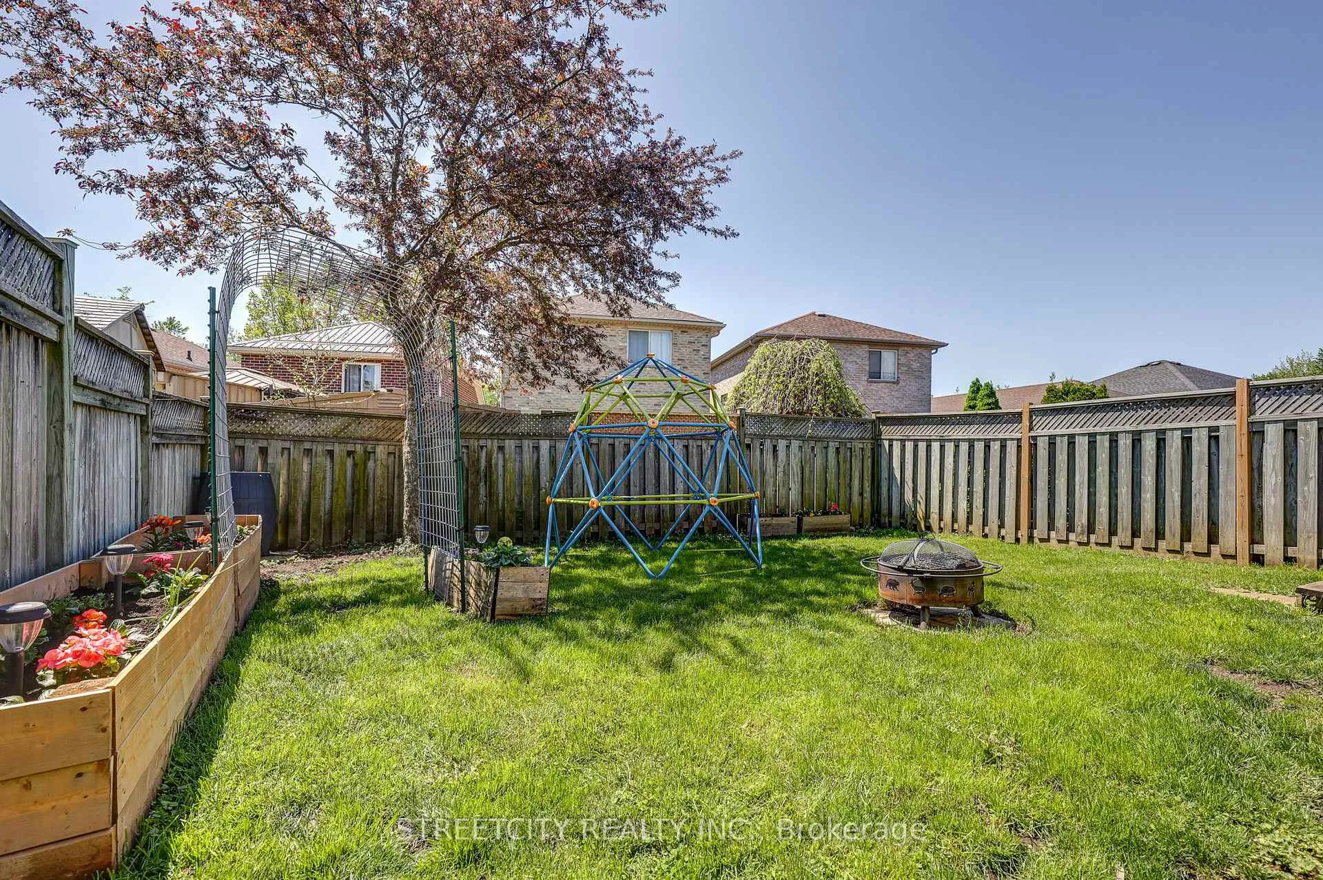 Photo 24 of 247 Exmouth Circle, London, East I — HOMEH