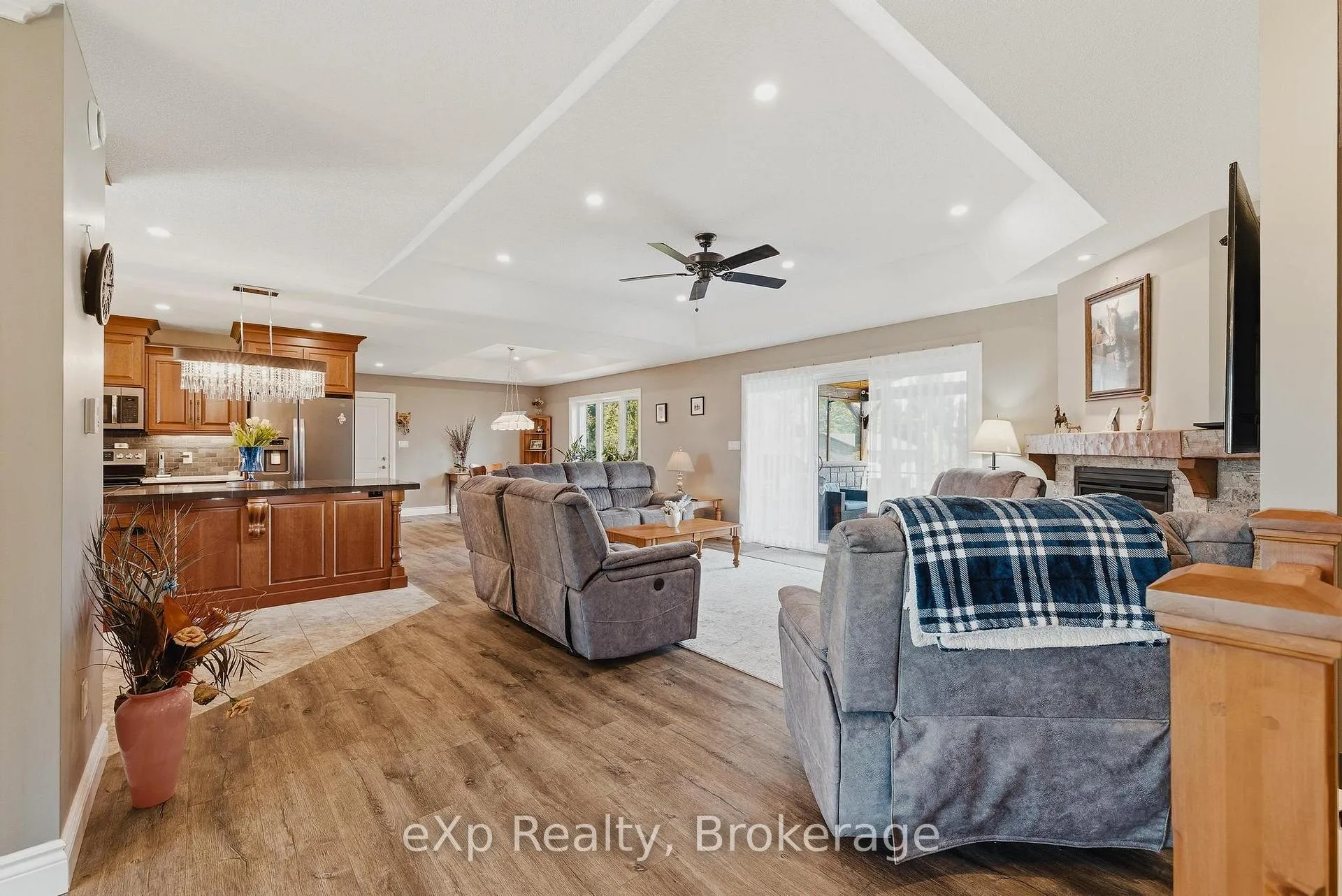Photo 6 of 100 Harris Crescent, Southgate — HOMEH