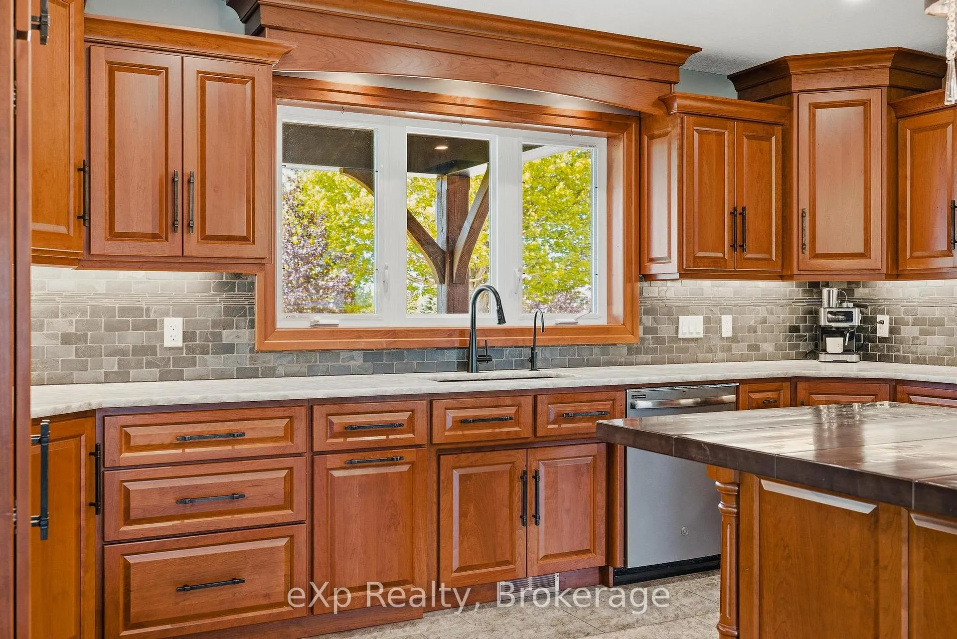 Photo 8 of 100 Harris Crescent, Southgate — HOMEH