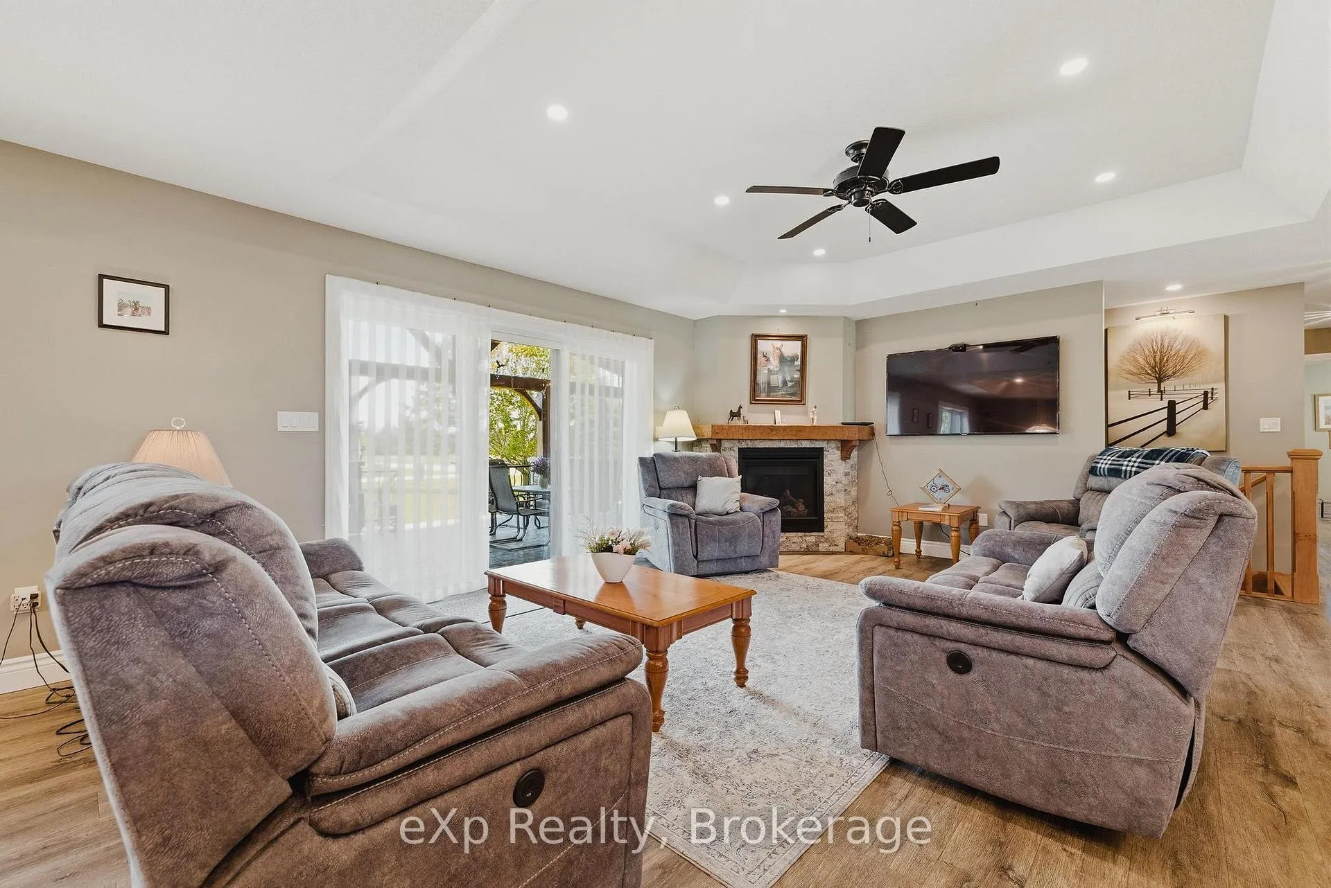 Photo 10 of 100 Harris Crescent, Southgate — HOMEH