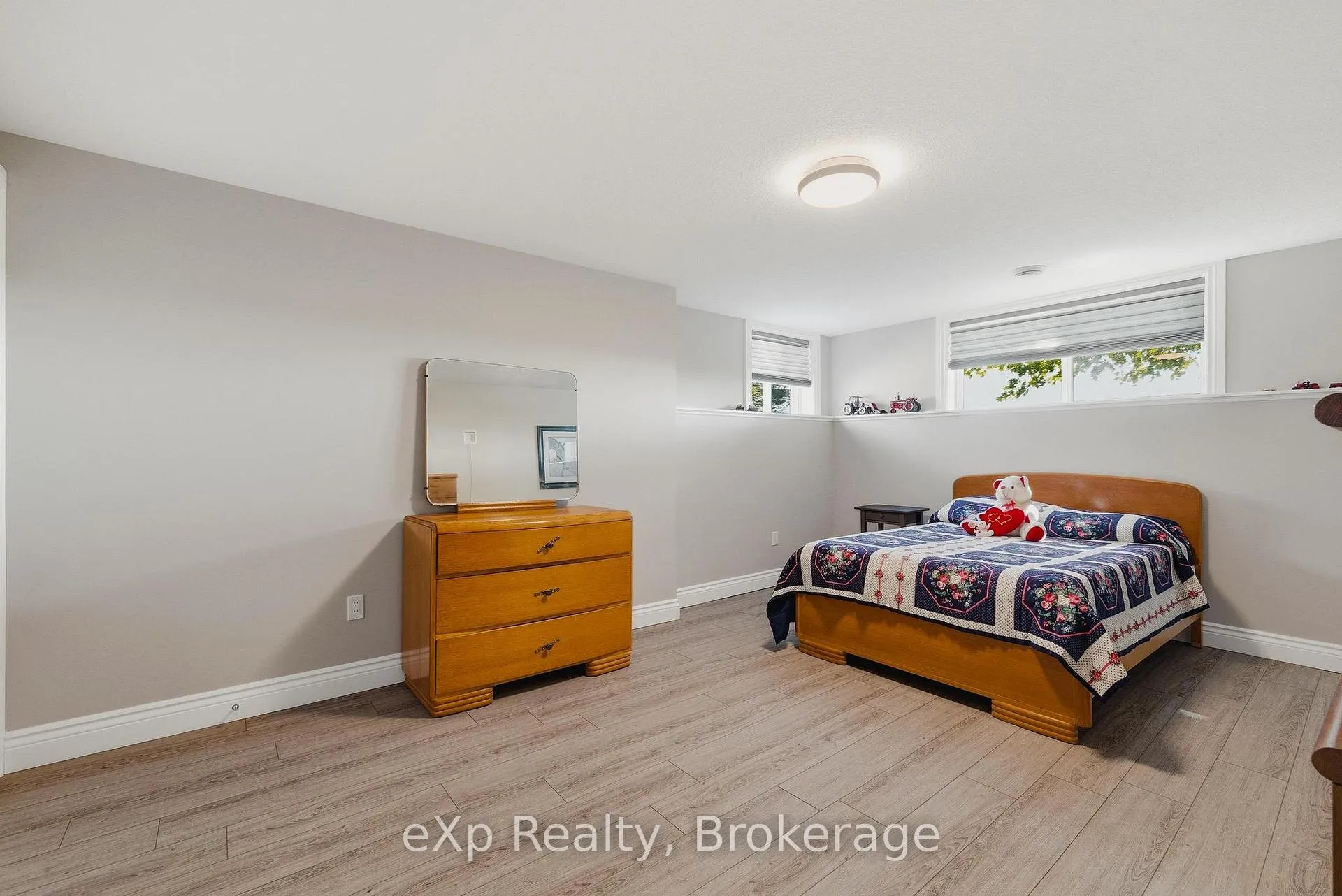 Photo 34 of 100 Harris Crescent, Southgate — HOMEH