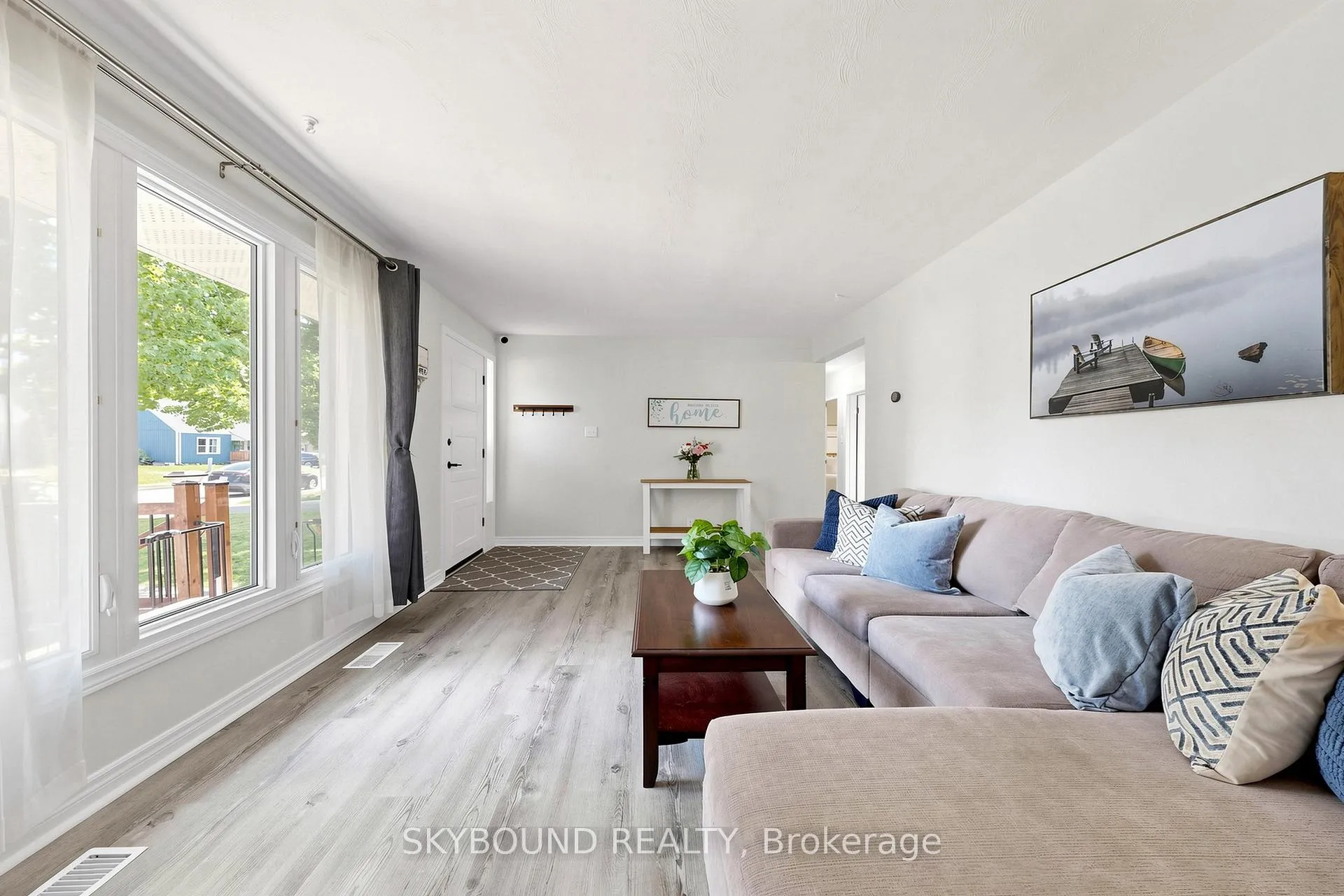 Photo 5 of 46 Melbourne Street E, Kawartha Lakes, Lindsay — HOMEH