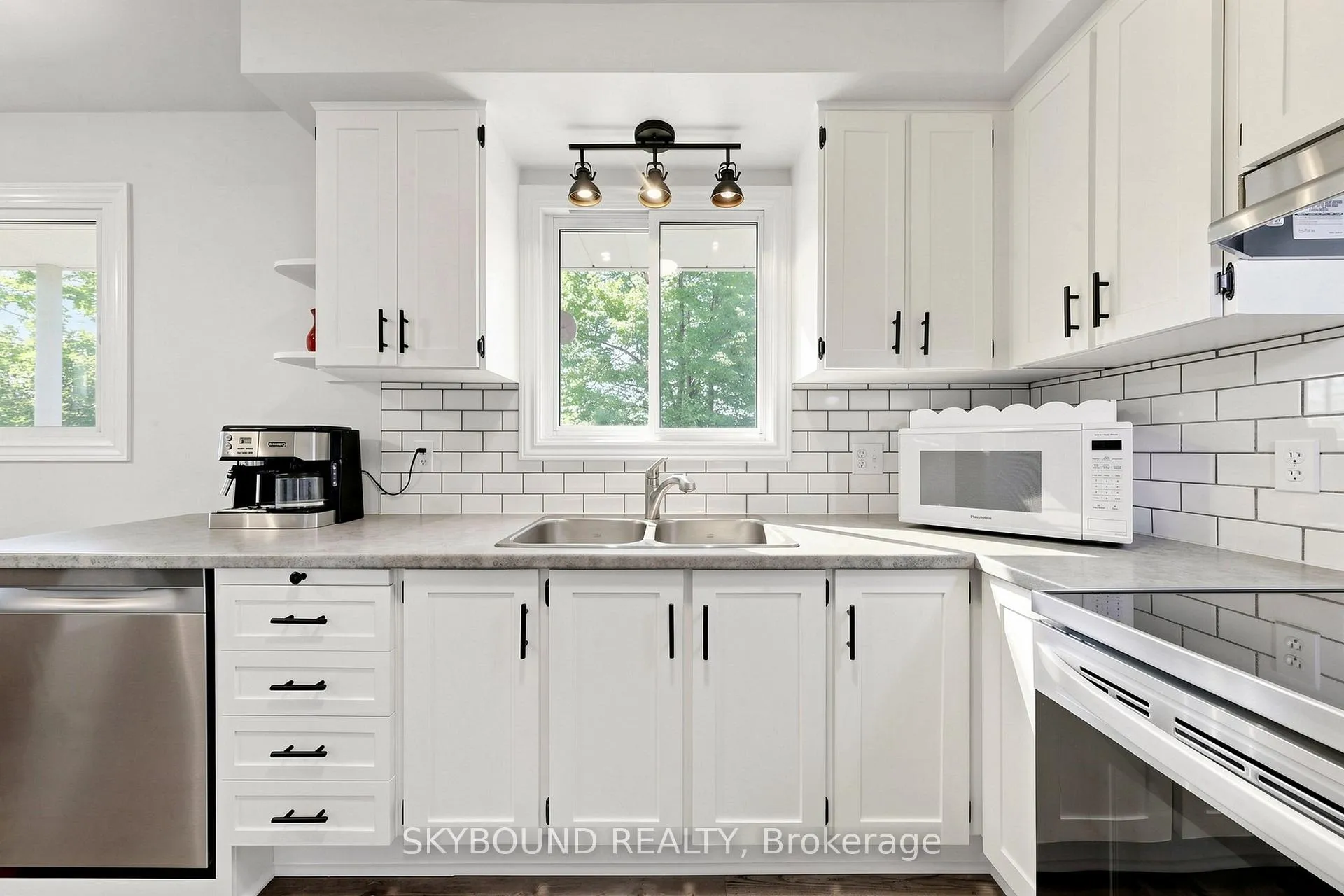 Photo 7 of 46 Melbourne Street E, Kawartha Lakes, Lindsay — HOMEH