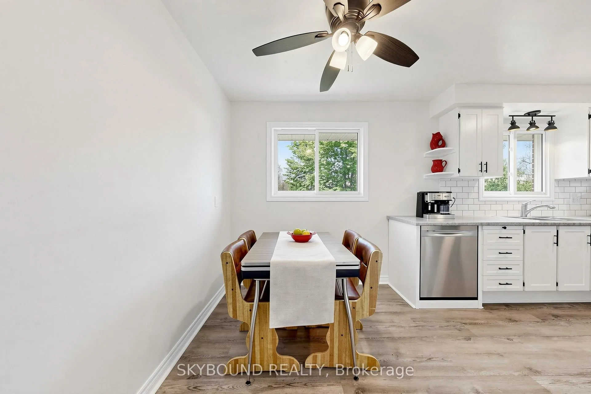 Photo 8 of 46 Melbourne Street E, Kawartha Lakes, Lindsay — HOMEH