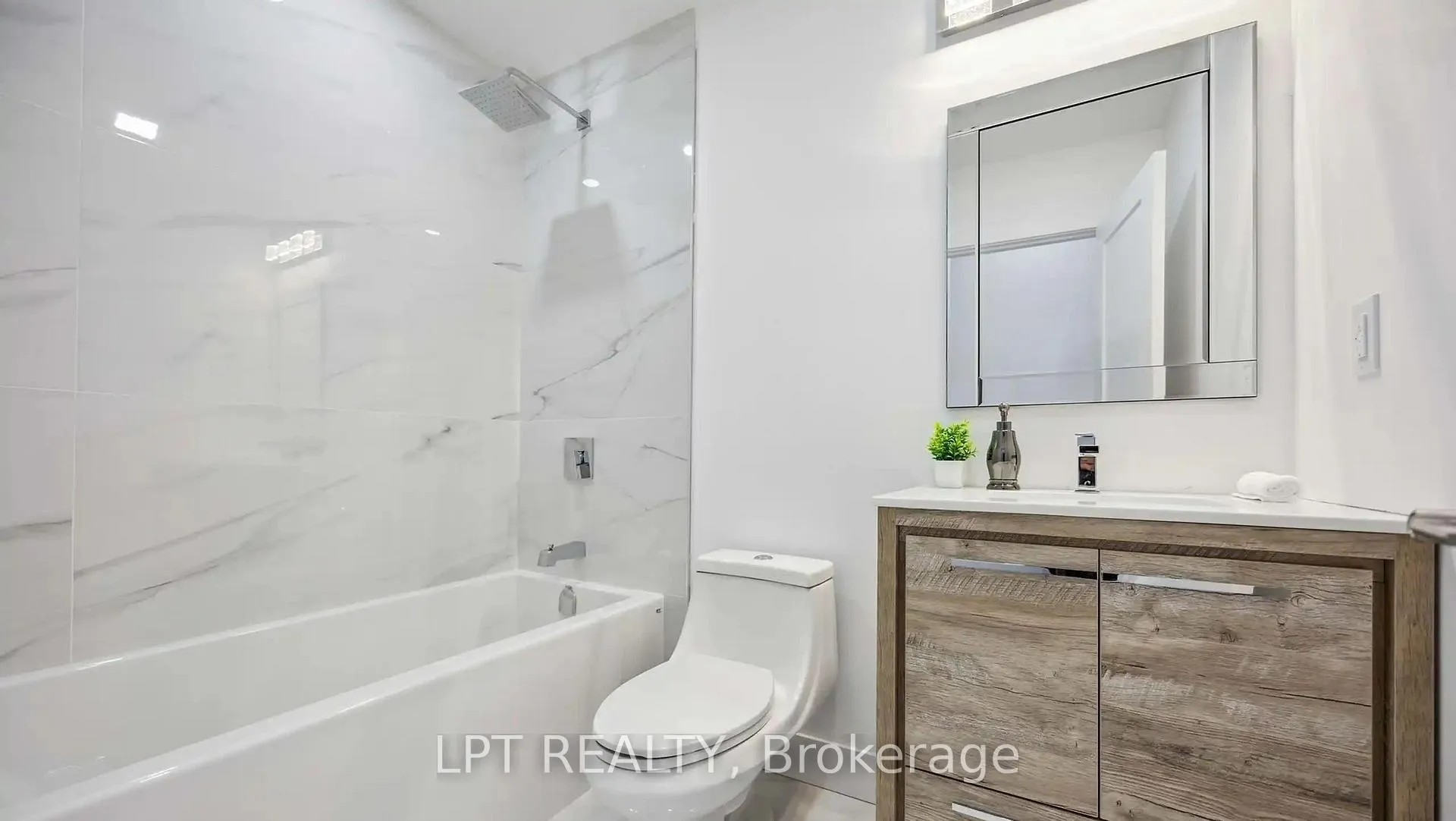Photo 3 of 19 Hatfield Crescent, Etobicoke, Elms-Old Rexdale — HOMEH