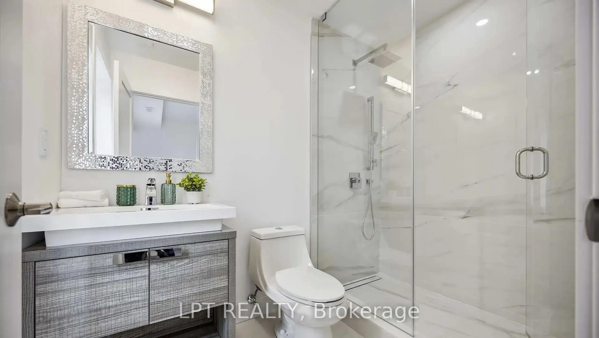 Photo 5 of 19 Hatfield Crescent, Etobicoke, Elms-Old Rexdale — HOMEH