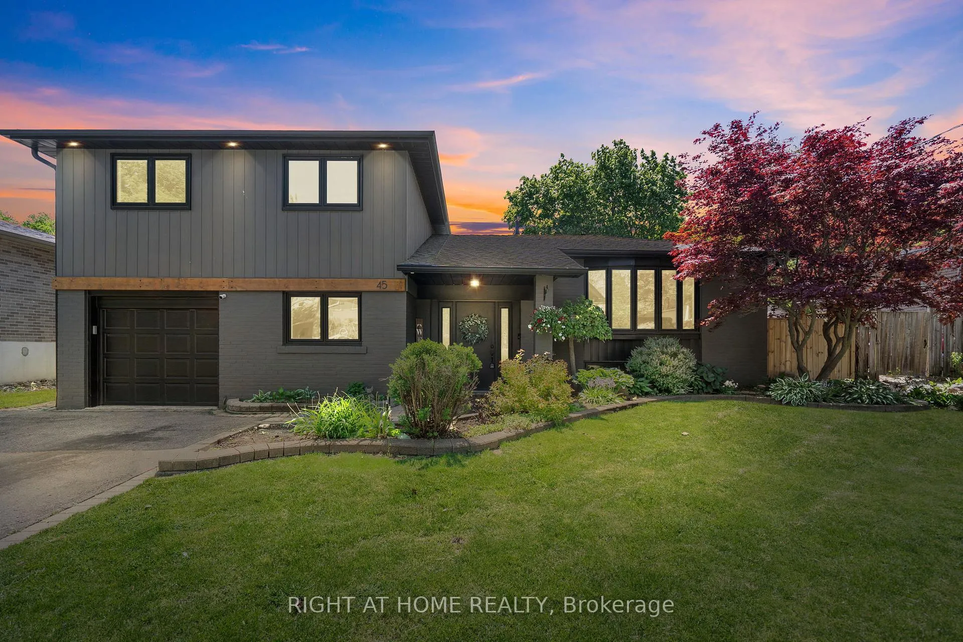 Photo 1 of 45 Irwin Crescent, Halton Hills, Georgetown — HOMEH