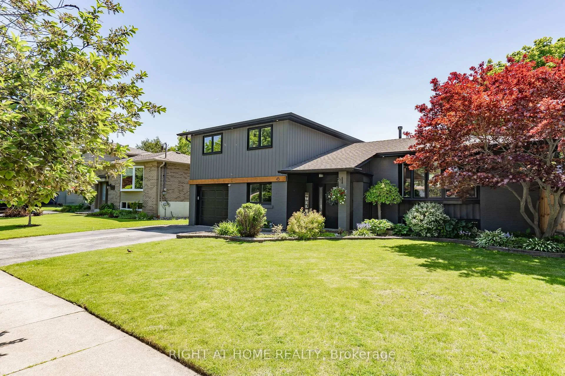 Photo 3 of 45 Irwin Crescent, Halton Hills, Georgetown — HOMEH