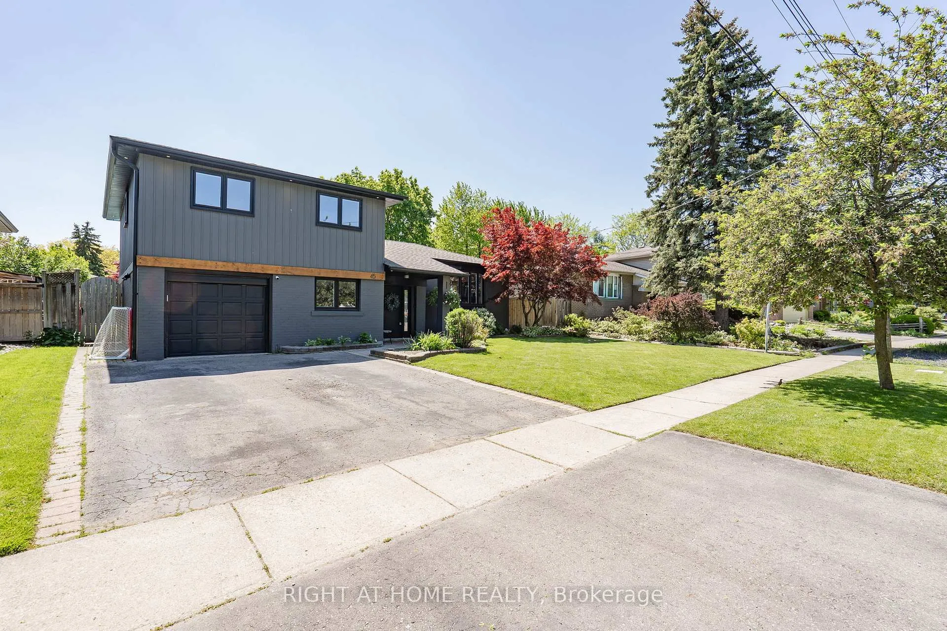 Photo 4 of 45 Irwin Crescent, Halton Hills, Georgetown — HOMEH