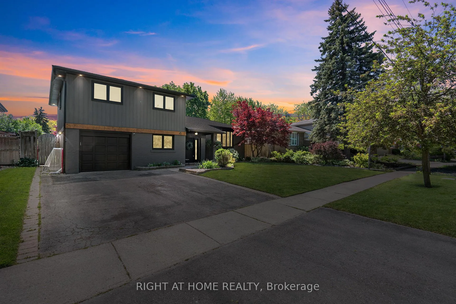 Photo 5 of 45 Irwin Crescent, Halton Hills, Georgetown — HOMEH