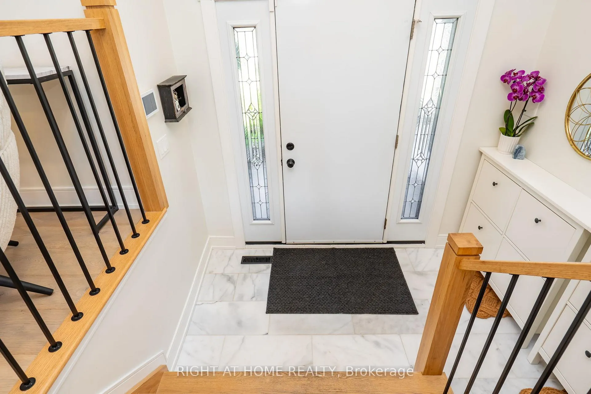Photo 6 of 45 Irwin Crescent, Halton Hills, Georgetown — HOMEH