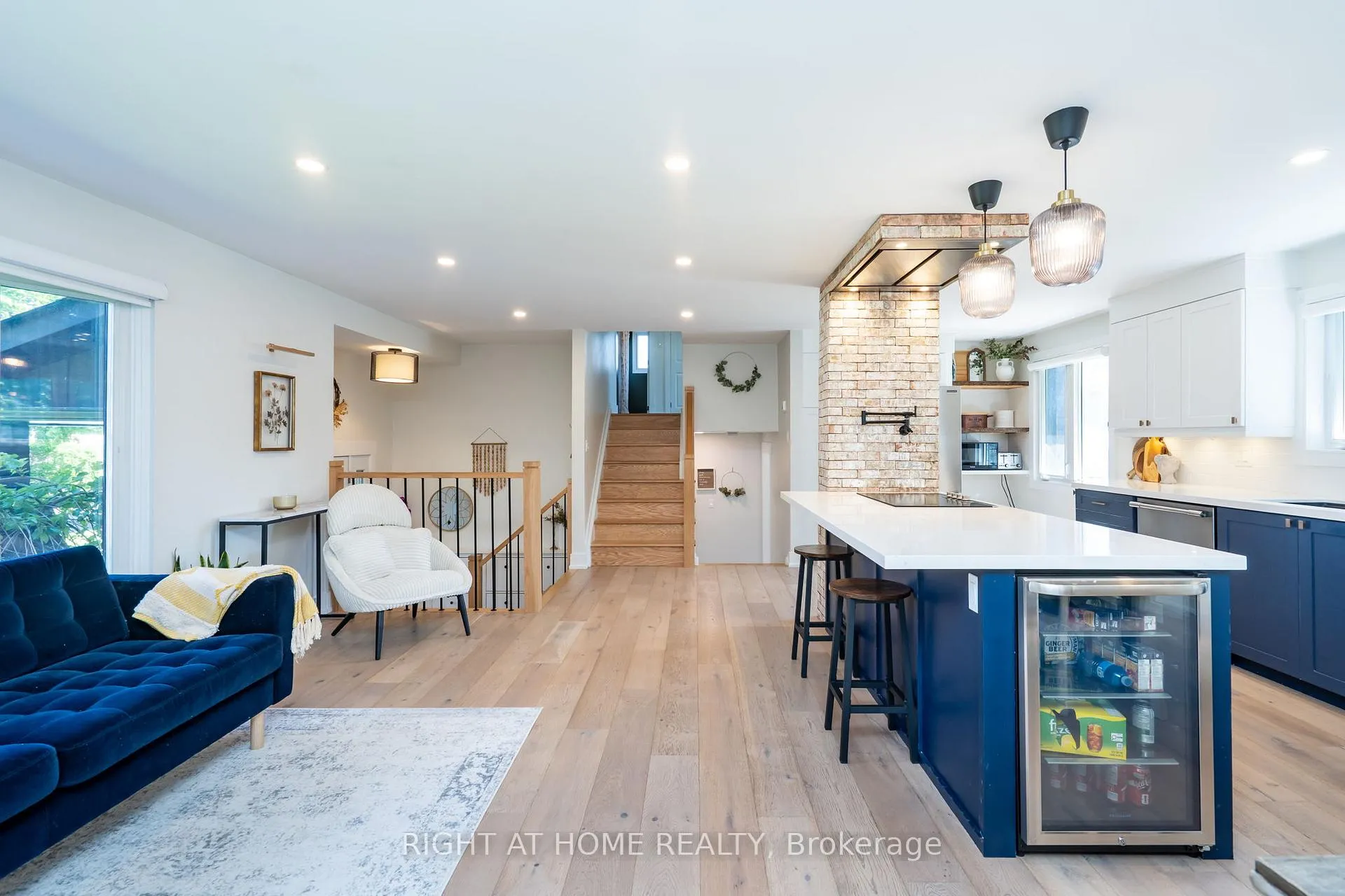 Photo 12 of 45 Irwin Crescent, Halton Hills, Georgetown — HOMEH