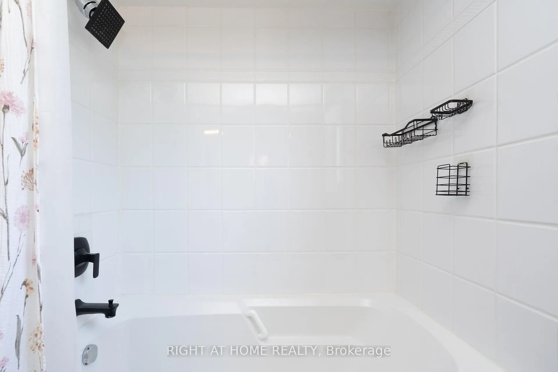 Photo 23 of 45 Irwin Crescent, Halton Hills, Georgetown — HOMEH