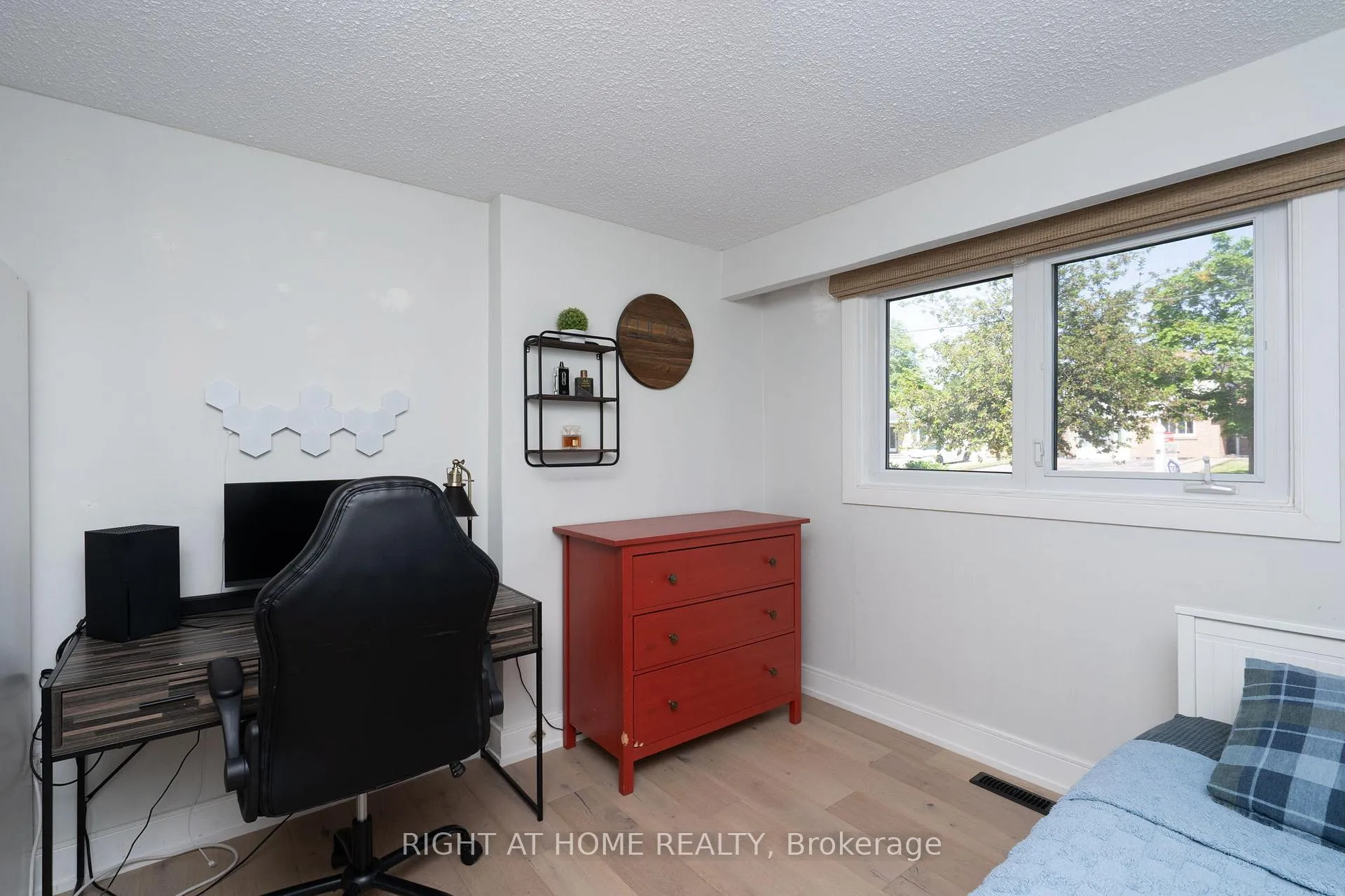 Photo 29 of 45 Irwin Crescent, Halton Hills, Georgetown — HOMEH
