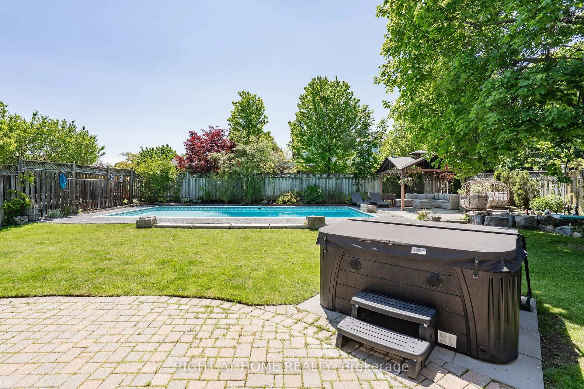 Photo 36 of 45 Irwin Crescent, Halton Hills, Georgetown — HOMEH