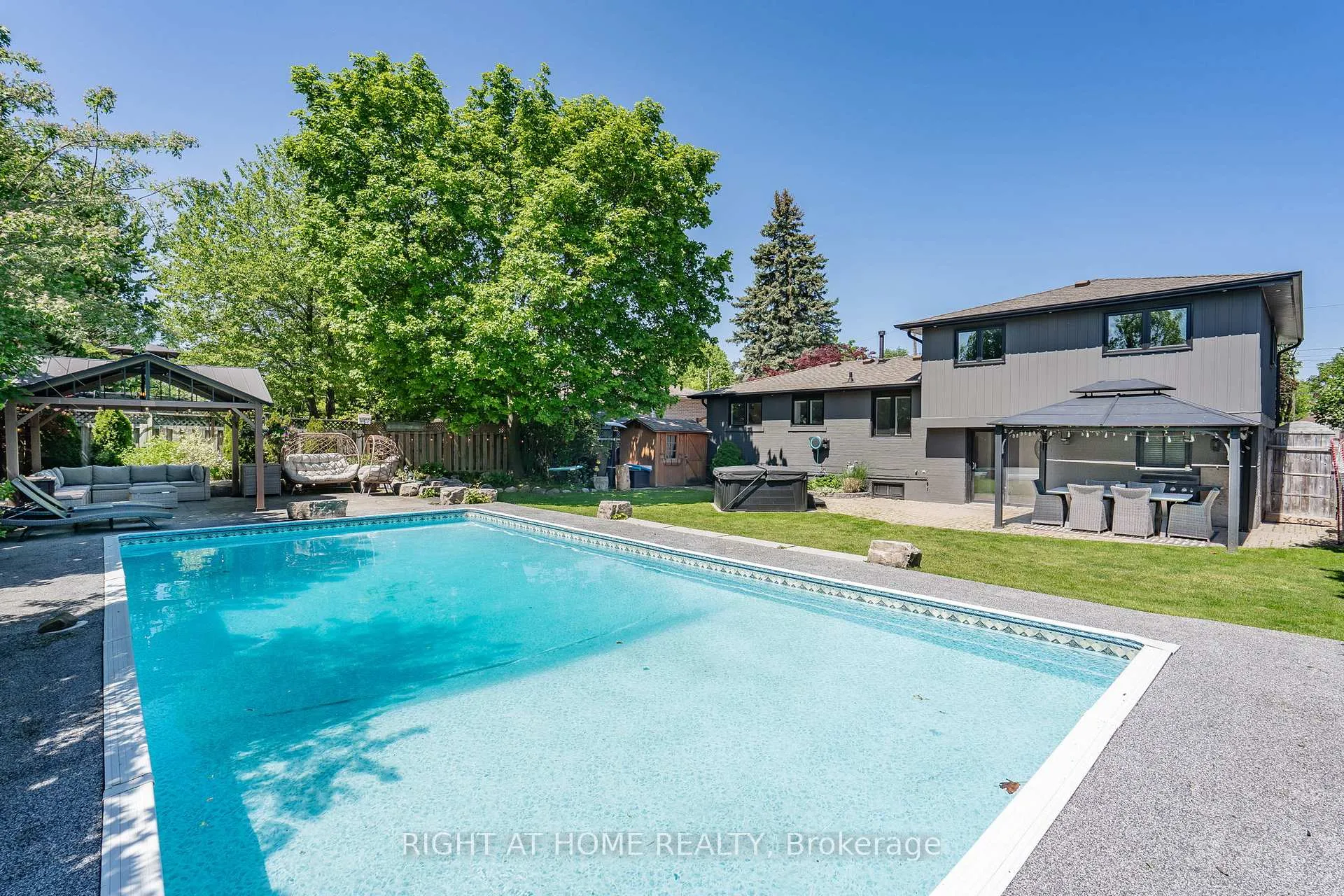 Photo 40 of 45 Irwin Crescent, Halton Hills, Georgetown — HOMEH