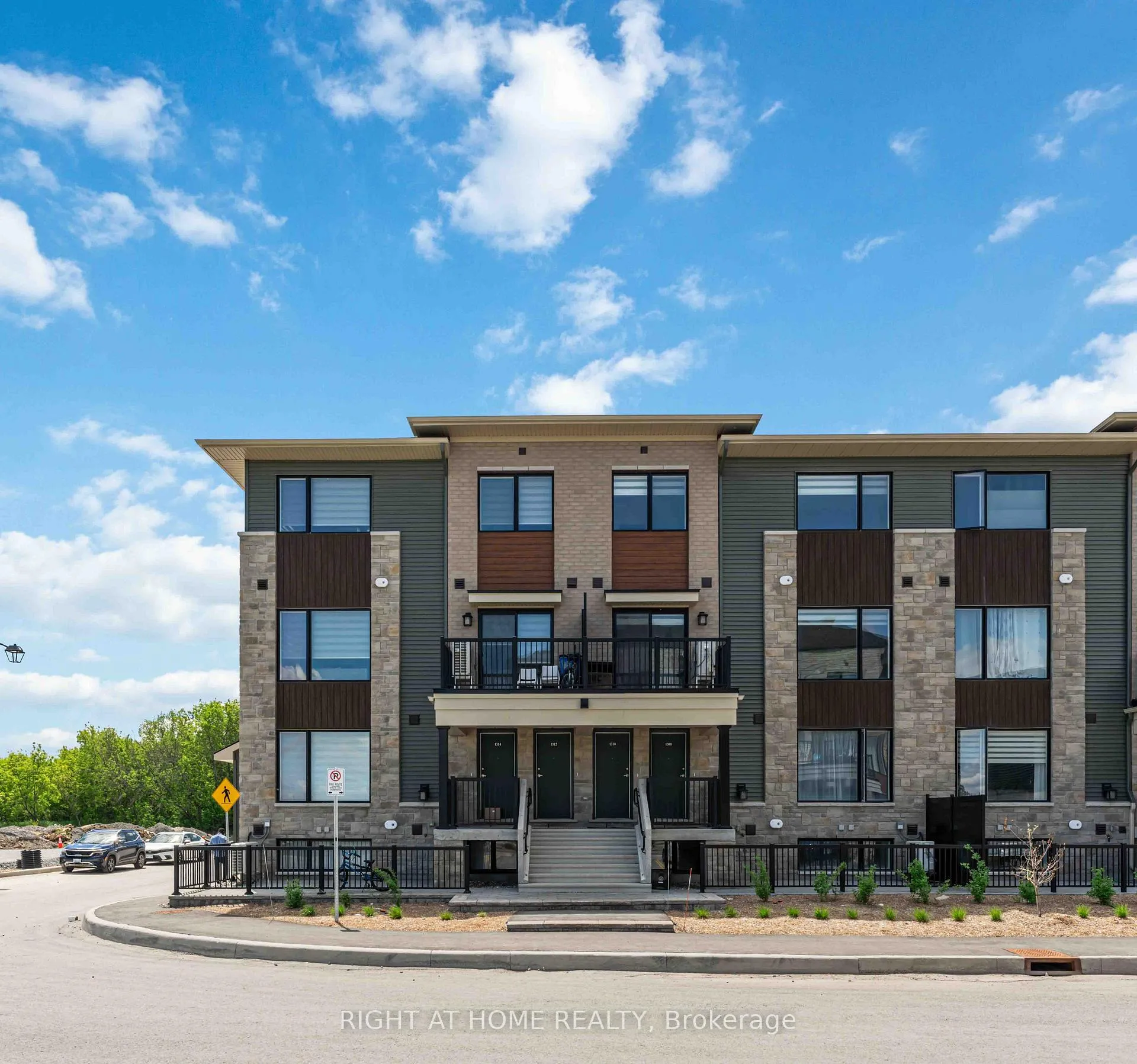 Front of 1310 Creekway Private