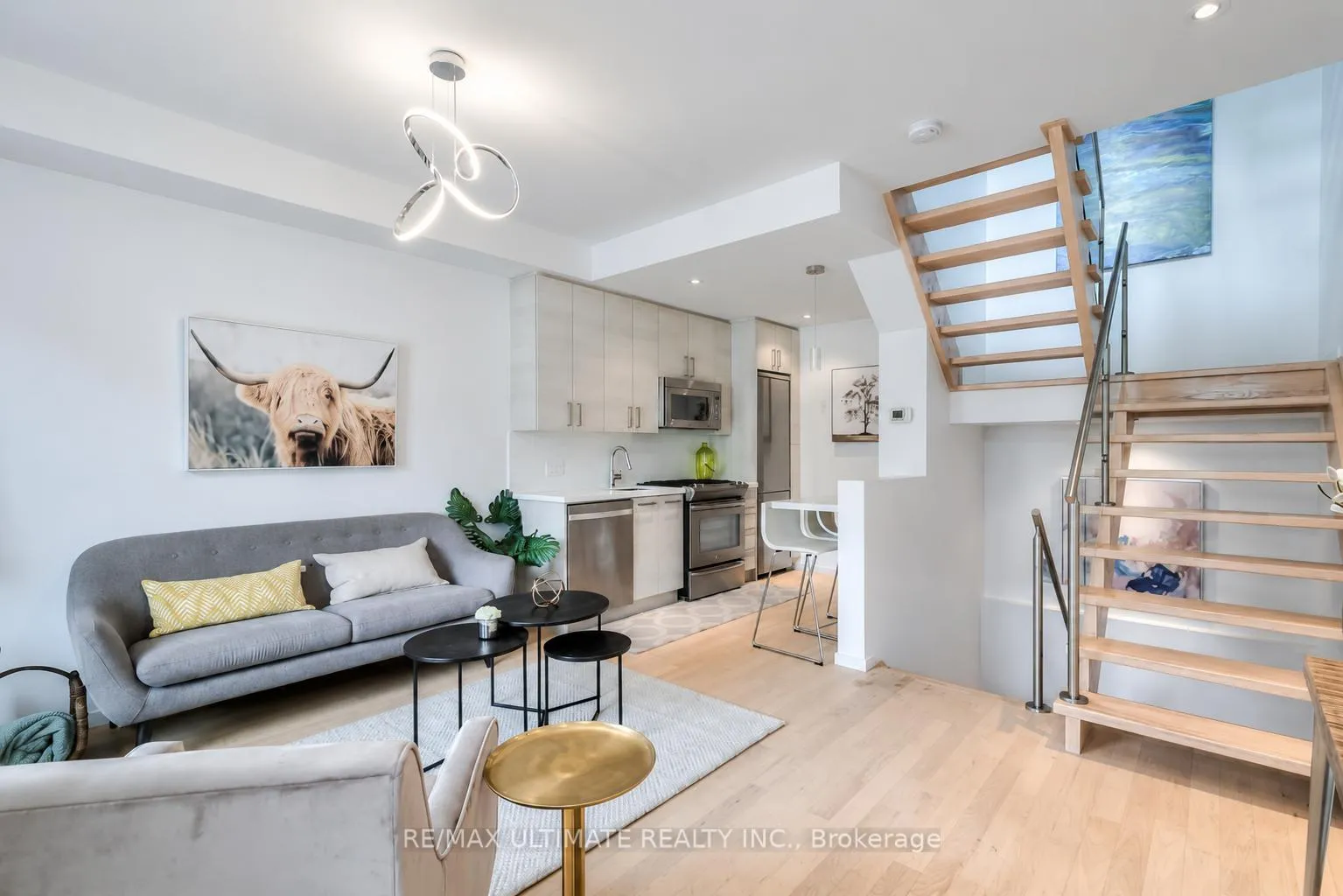 Photo 3 of Unit 5, 126 Spadina Road, Toronto, The Annex — HOMEH
