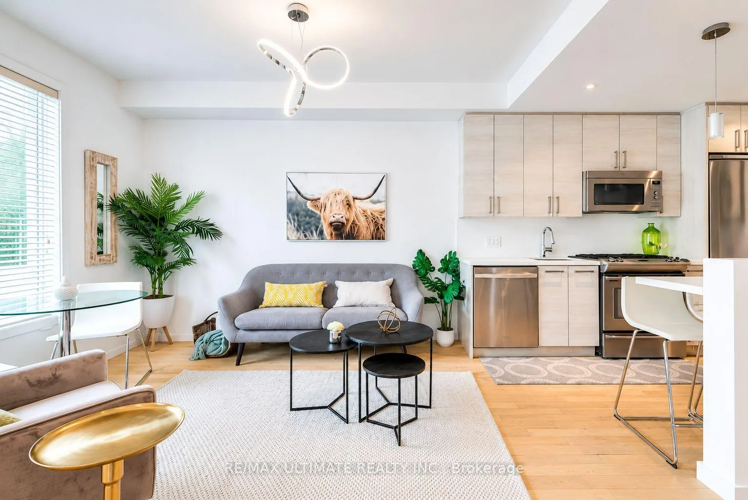 Photo 4 of Unit 5, 126 Spadina Road, Toronto, The Annex — HOMEH