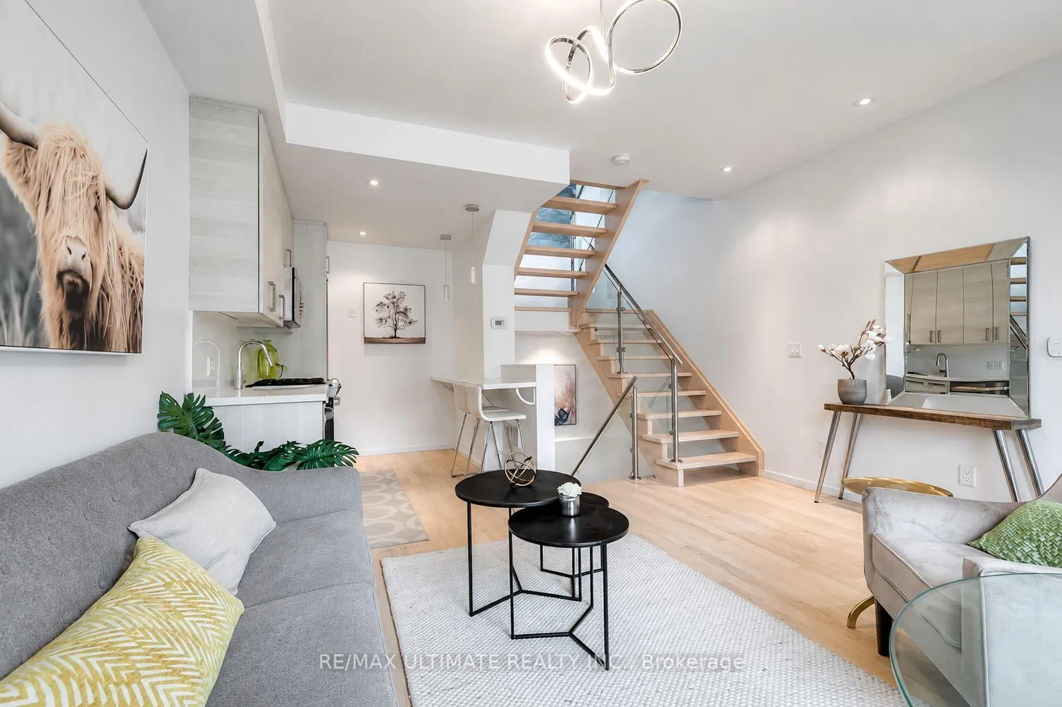 Photo 8 of Unit 5, 126 Spadina Road, Toronto, The Annex — HOMEH