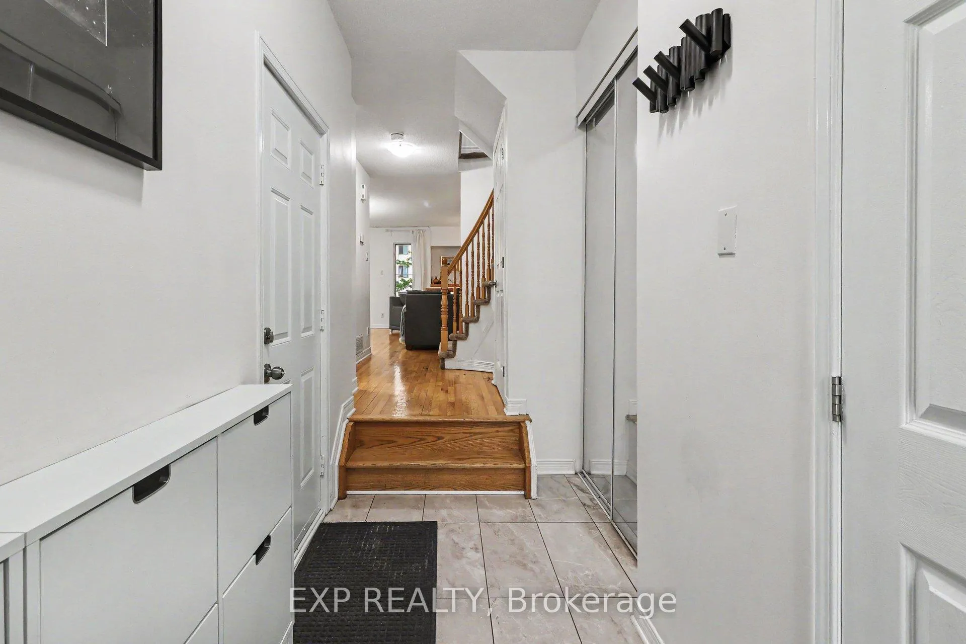 Photo 3 of Unit A, 46 San Remo Private, Ottawa, Riverview Park — HOMEH