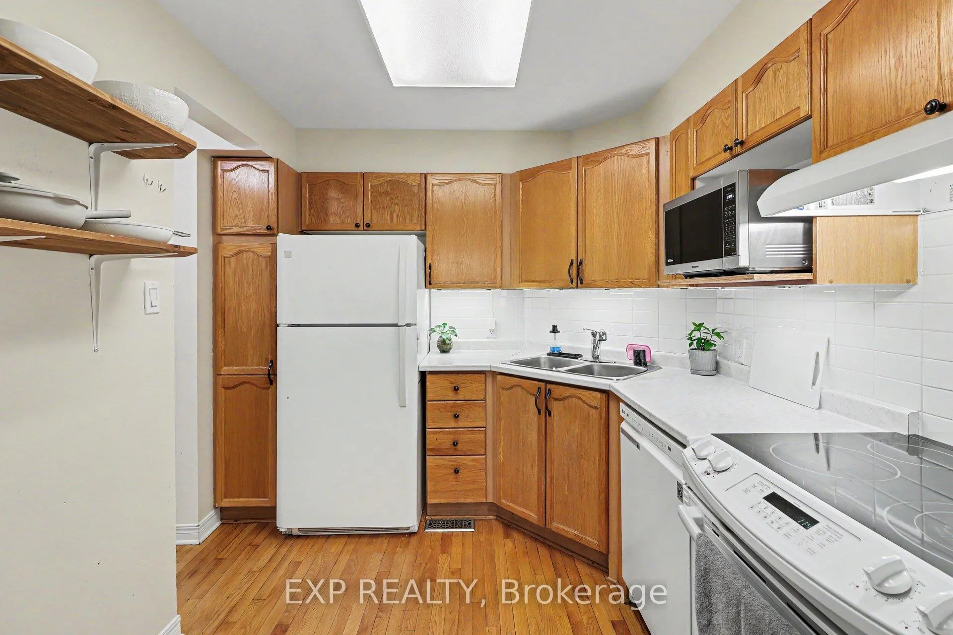 Photo 13 of Unit A, 46 San Remo Private, Ottawa, Riverview Park — HOMEH