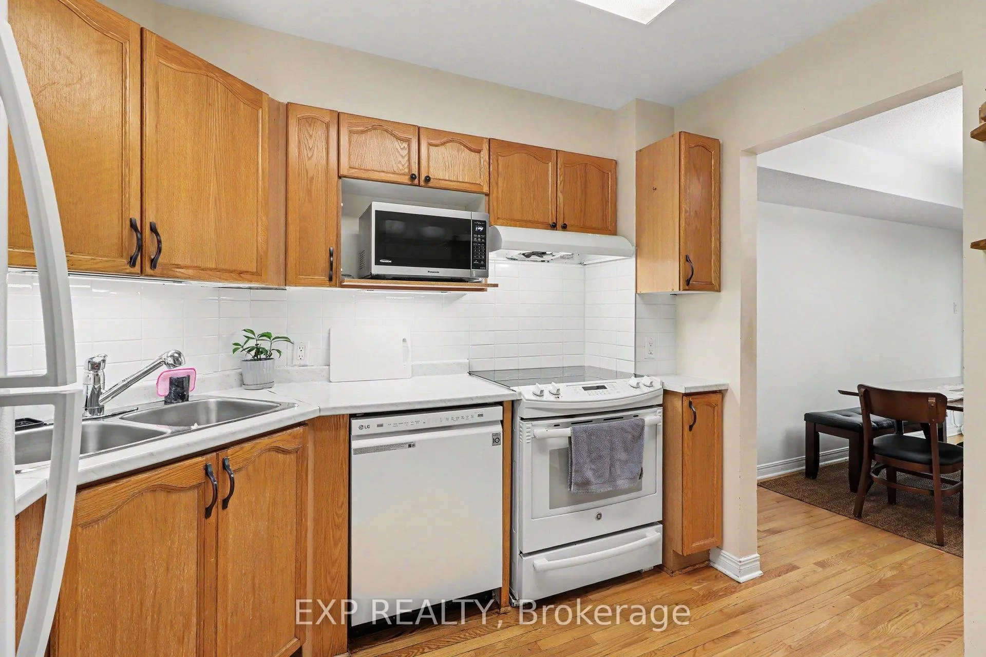 Photo 14 of Unit A, 46 San Remo Private, Ottawa, Riverview Park — HOMEH