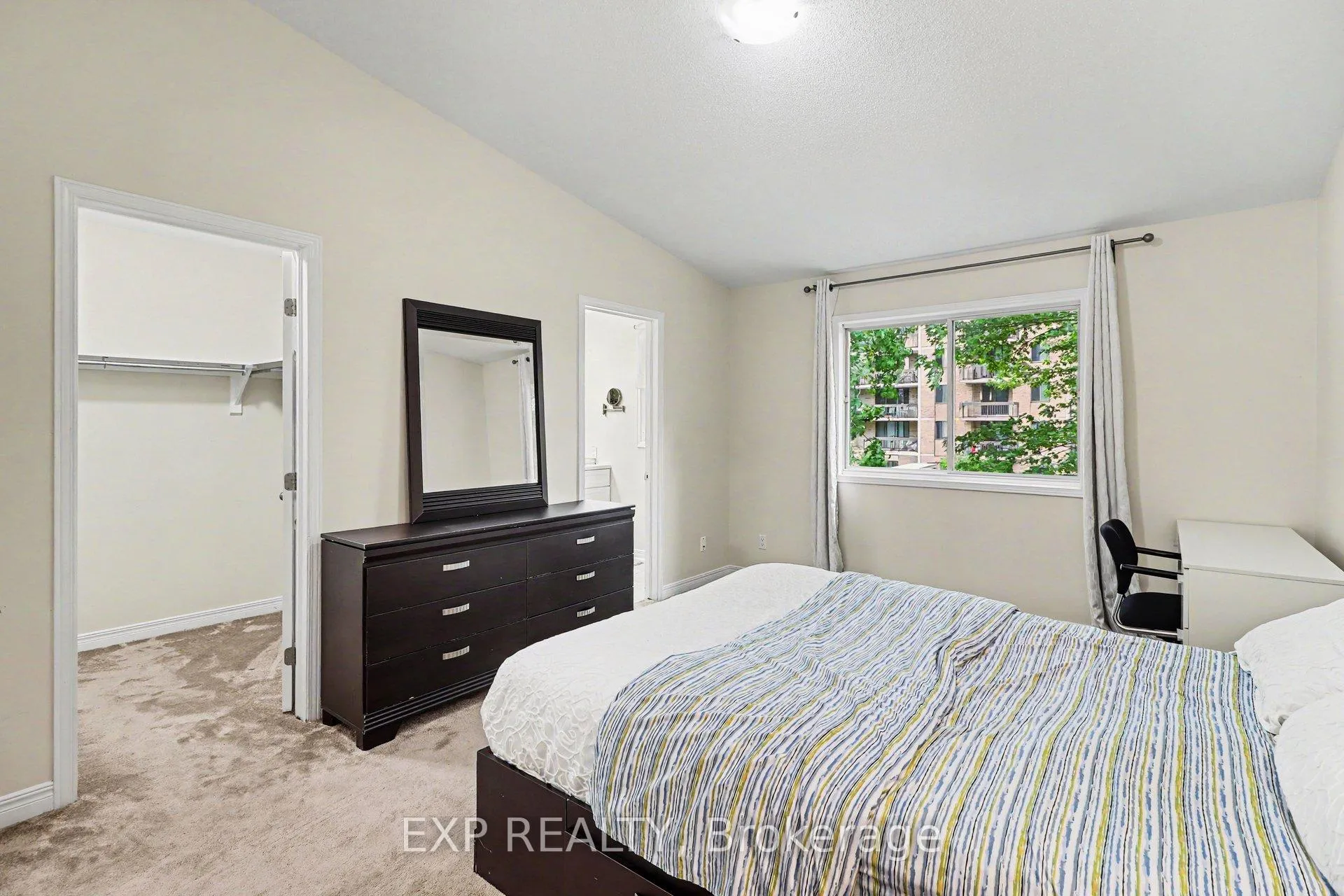 Photo 17 of Unit A, 46 San Remo Private, Ottawa, Riverview Park — HOMEH