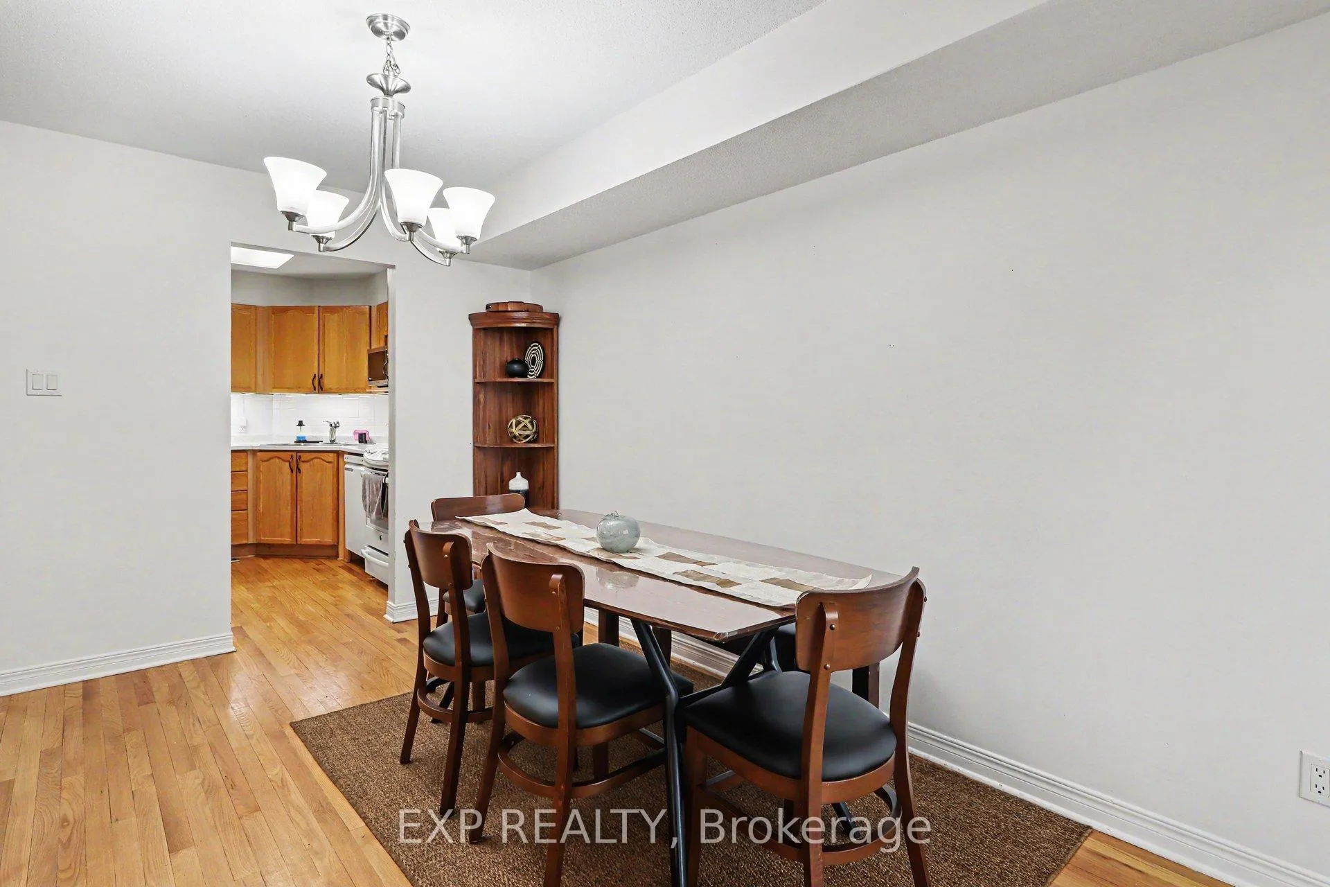 Photo 10 of Unit C, 46 San Remo Private, Ottawa, Riverview Park — HOMEH
